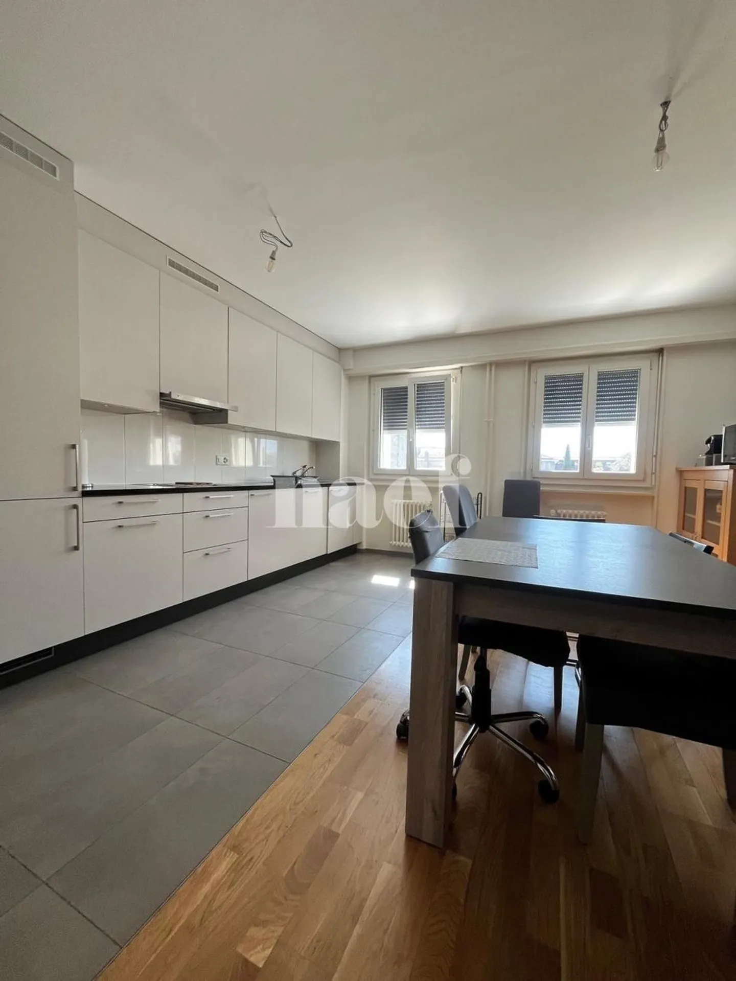 Vollständig renovierte Wohnung im Jahr 2023 nur wenige Schritte vom See und den Geschäften entfernt - Foto 3 von 10