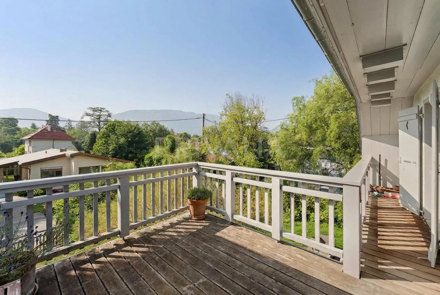 Exclusively: Charming individual house in the heart of Conches - Photo 4 of 6