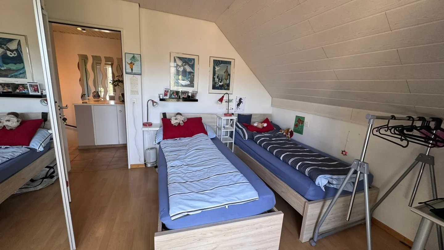 Spacious Family Home with Garden - Photo 11 of 21