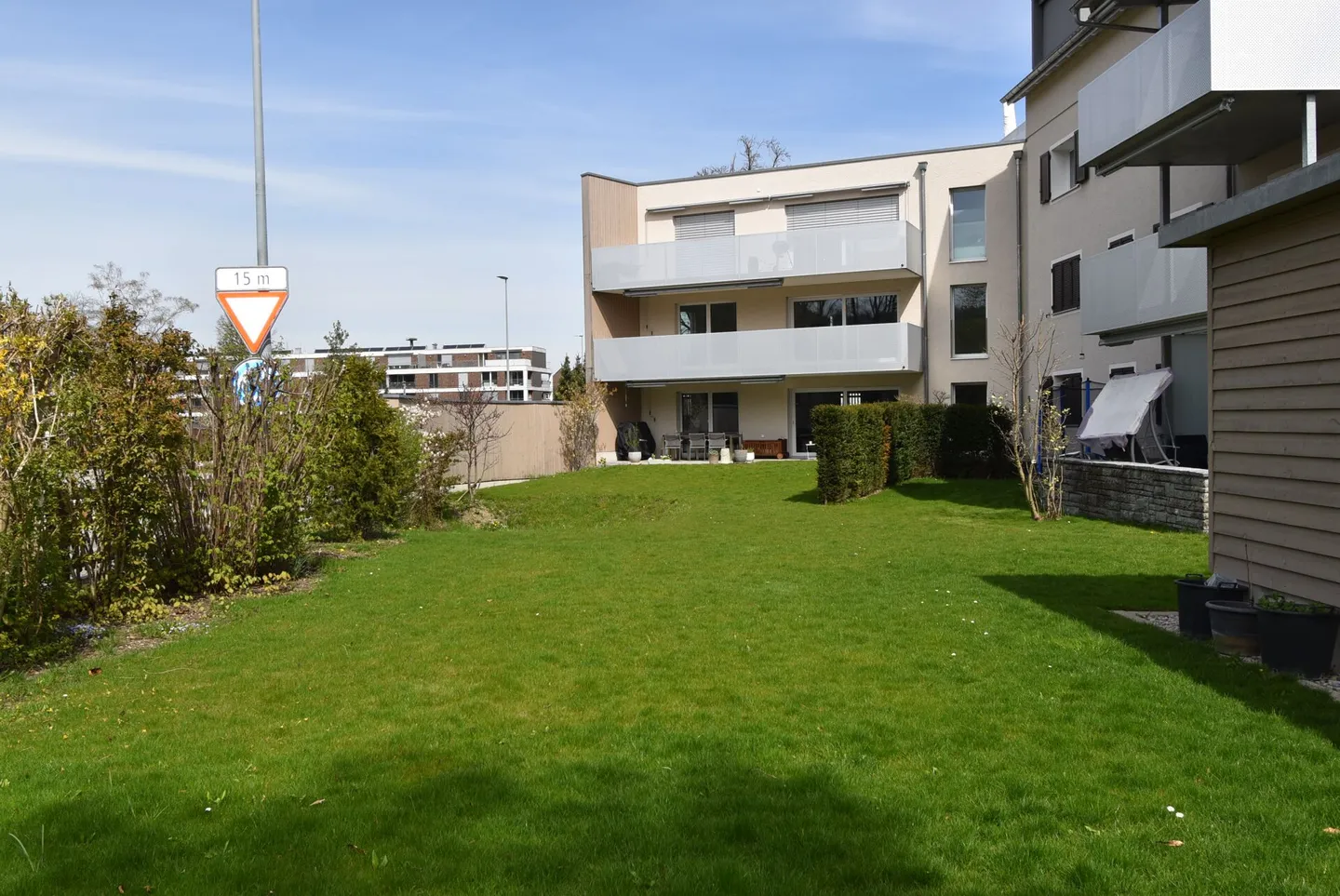 Appartement spacieux et lumineux au rez-de-chaussée avec coin salon - Photo 2 sur 11