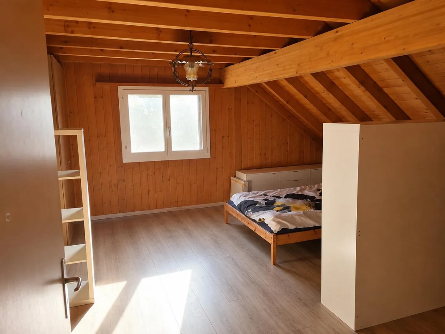 Charmant appartement en duplex de 5,5 pièces dans un endroit calme, temporaire - Photo 7 sur 17