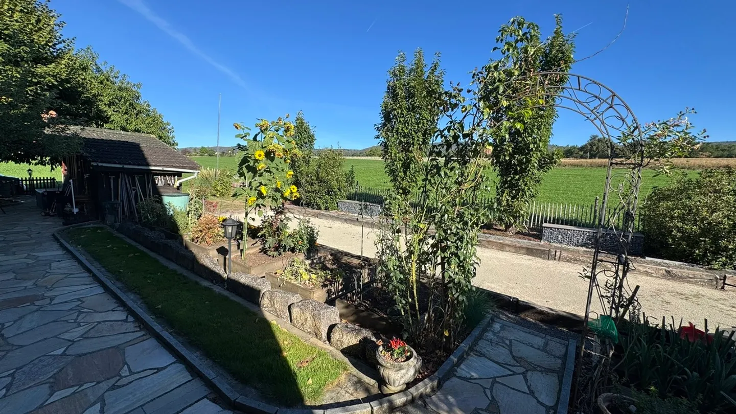 Spacious Family Home with Garden - Photo 17 of 21