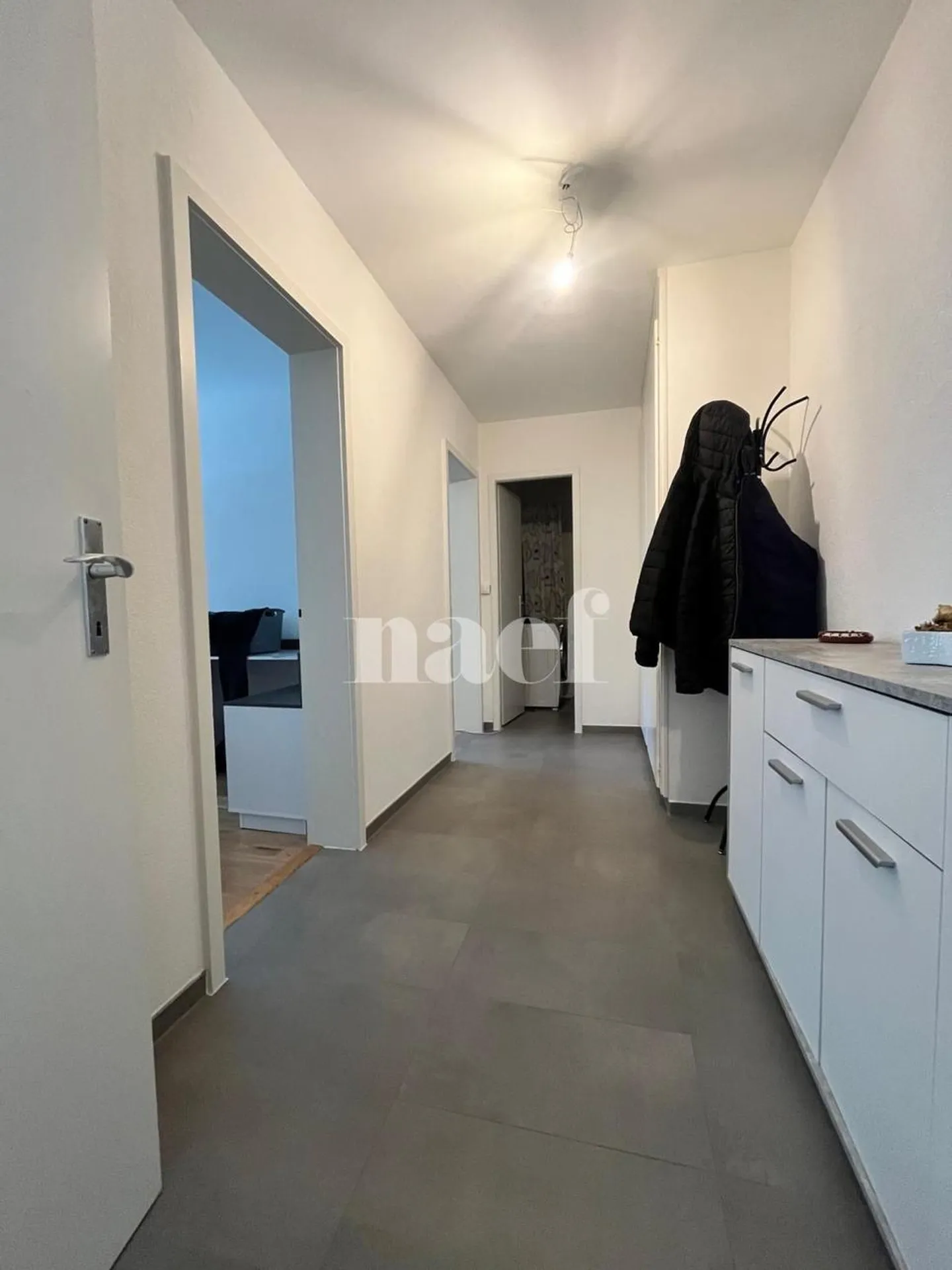 Vollständig renovierte Wohnung im Jahr 2023 nur wenige Schritte vom See und den Geschäften entfernt - Foto 8 von 10