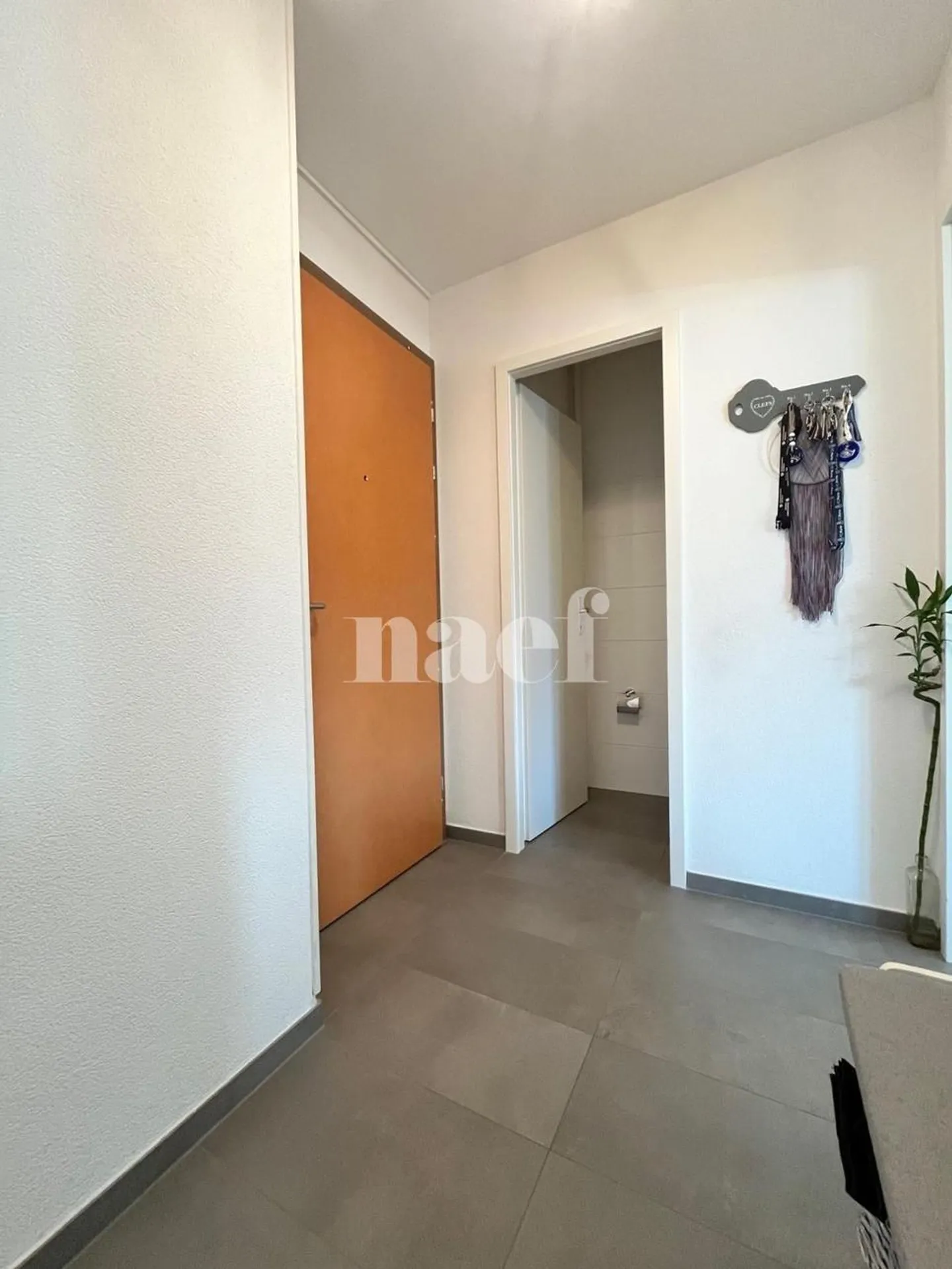 Vollständig renovierte Wohnung im Jahr 2023 nur wenige Schritte vom See und den Geschäften entfernt - Foto 9 von 10