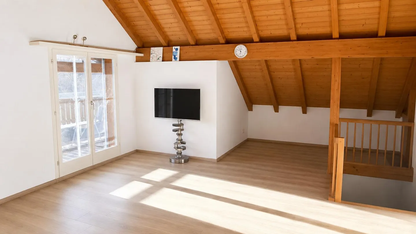 Charmant appartement en duplex de 5,5 pièces dans un endroit calme, temporaire - Photo 3 sur 17