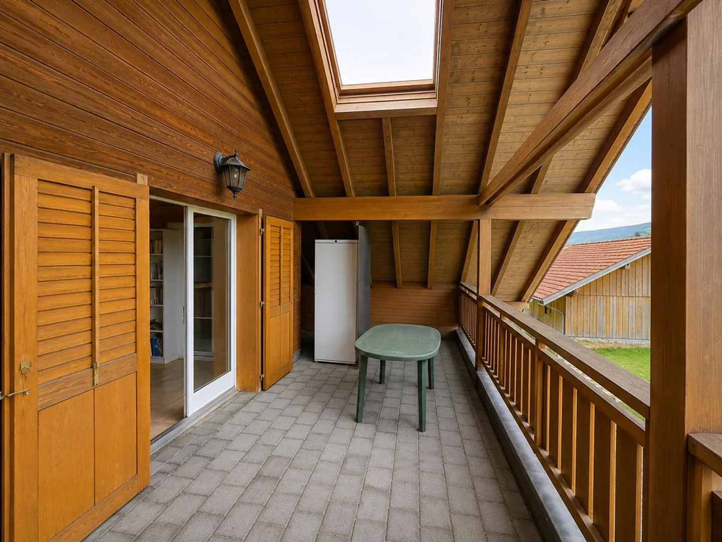 Charmant appartement en duplex de 5,5 pièces dans un endroit calme, temporaire - Photo 4 sur 17