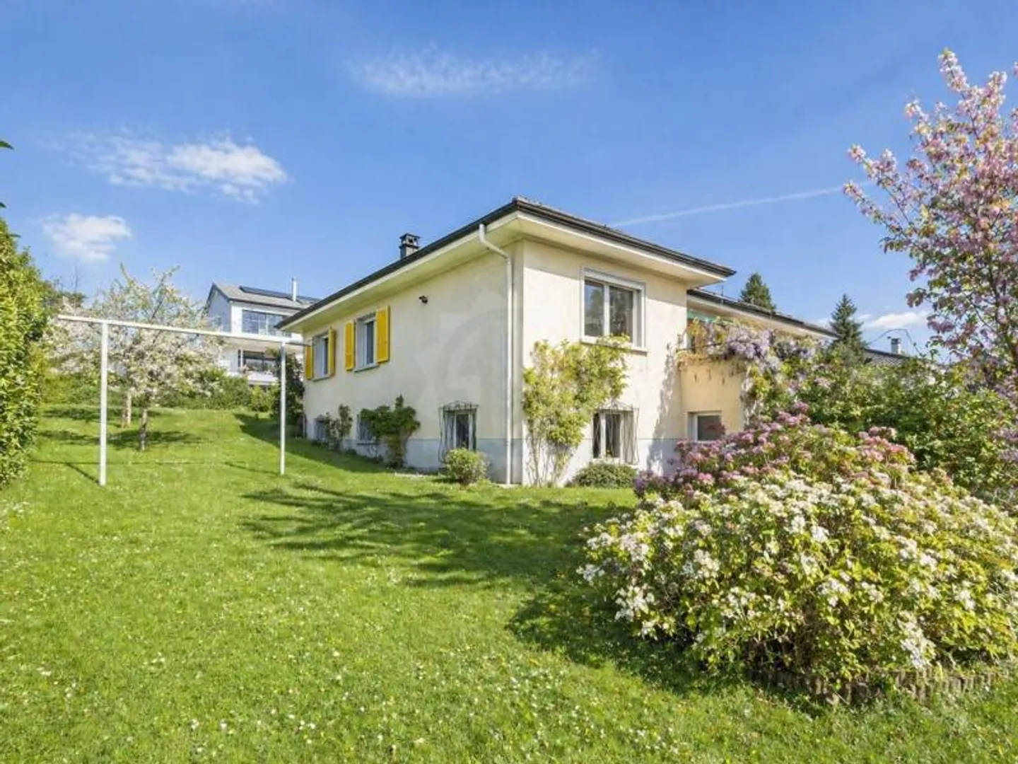 10-Zimmer-Haus - Foto 1 von 11