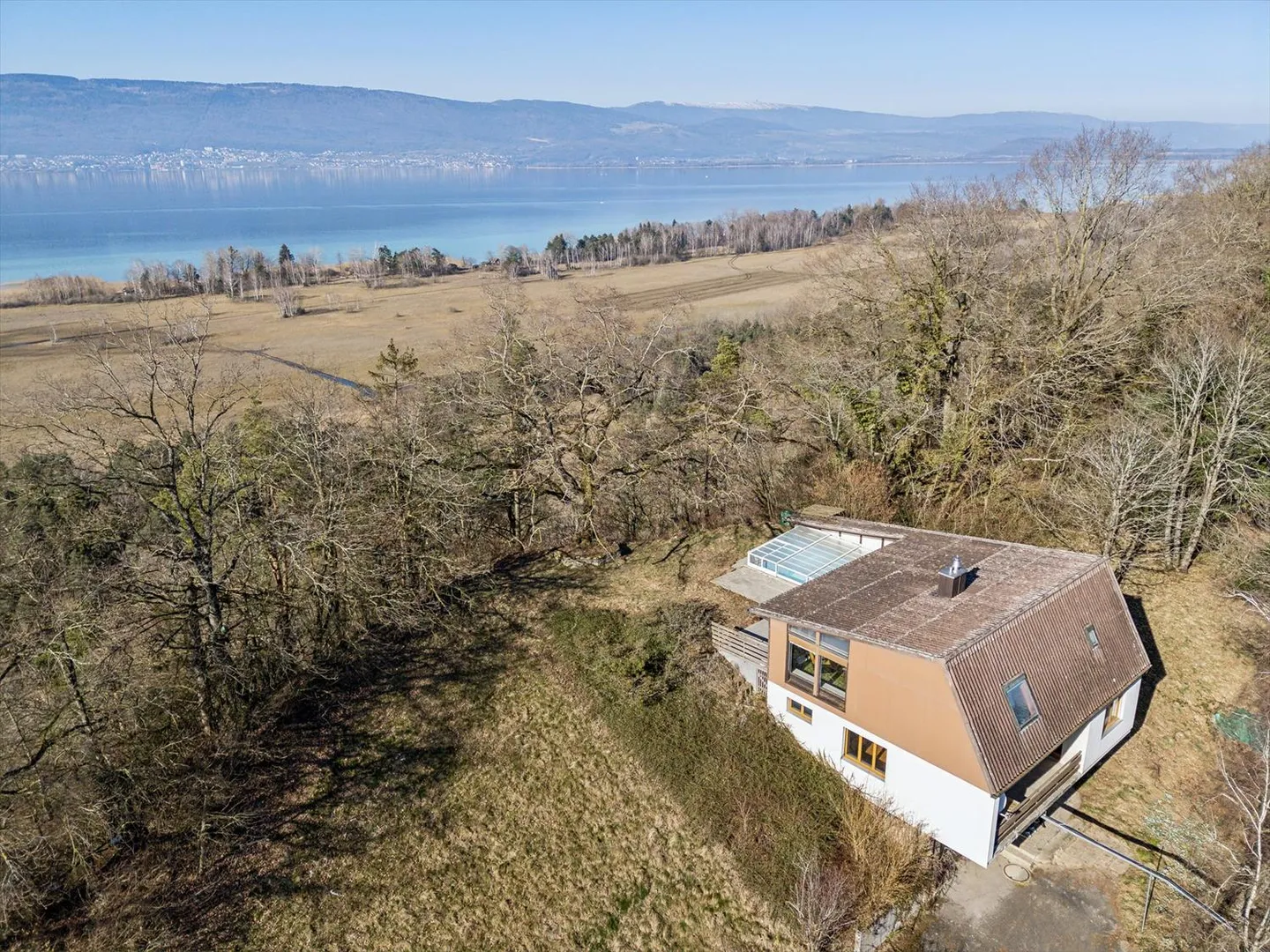Villa avec piscine et vue sur le lac de Neuchâtel - Photo 1 sur 12