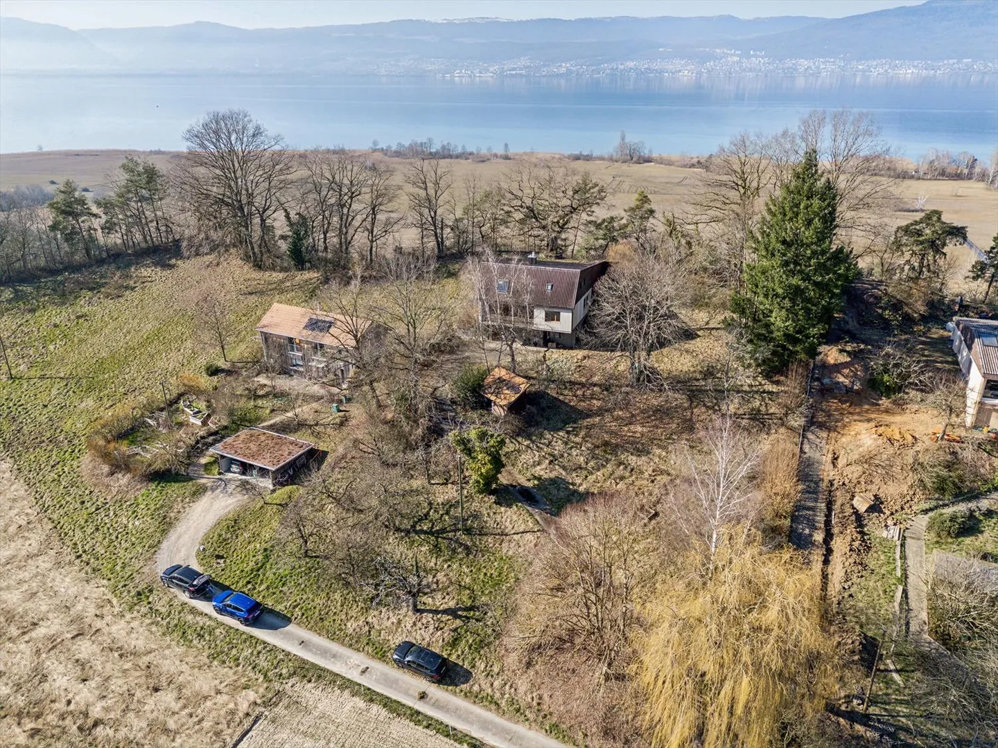 Villa avec piscine et vue sur le lac de Neuchâtel - Photo 2 sur 12
