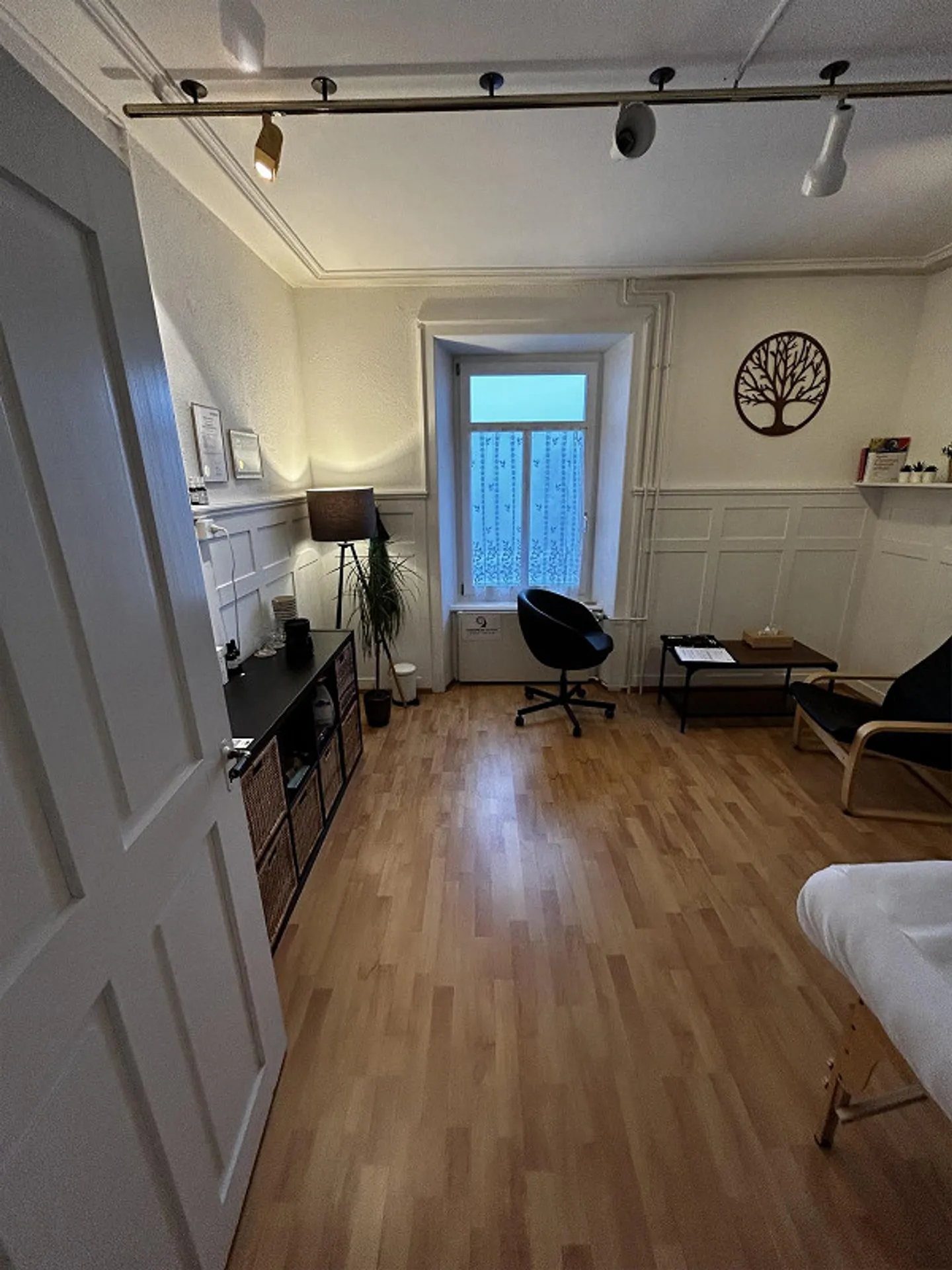 Nachmieter für Praxisraum gesucht. - Foto 1 von 4