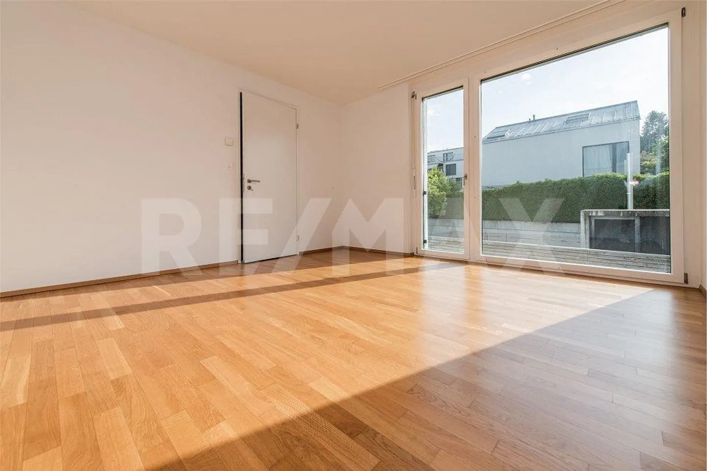 PLUS DE 200 m² D'ESPACE CONFORTABLE ET LUMINEUX POUR TOUTE LA FAMILLE - Photo 5 sur 12