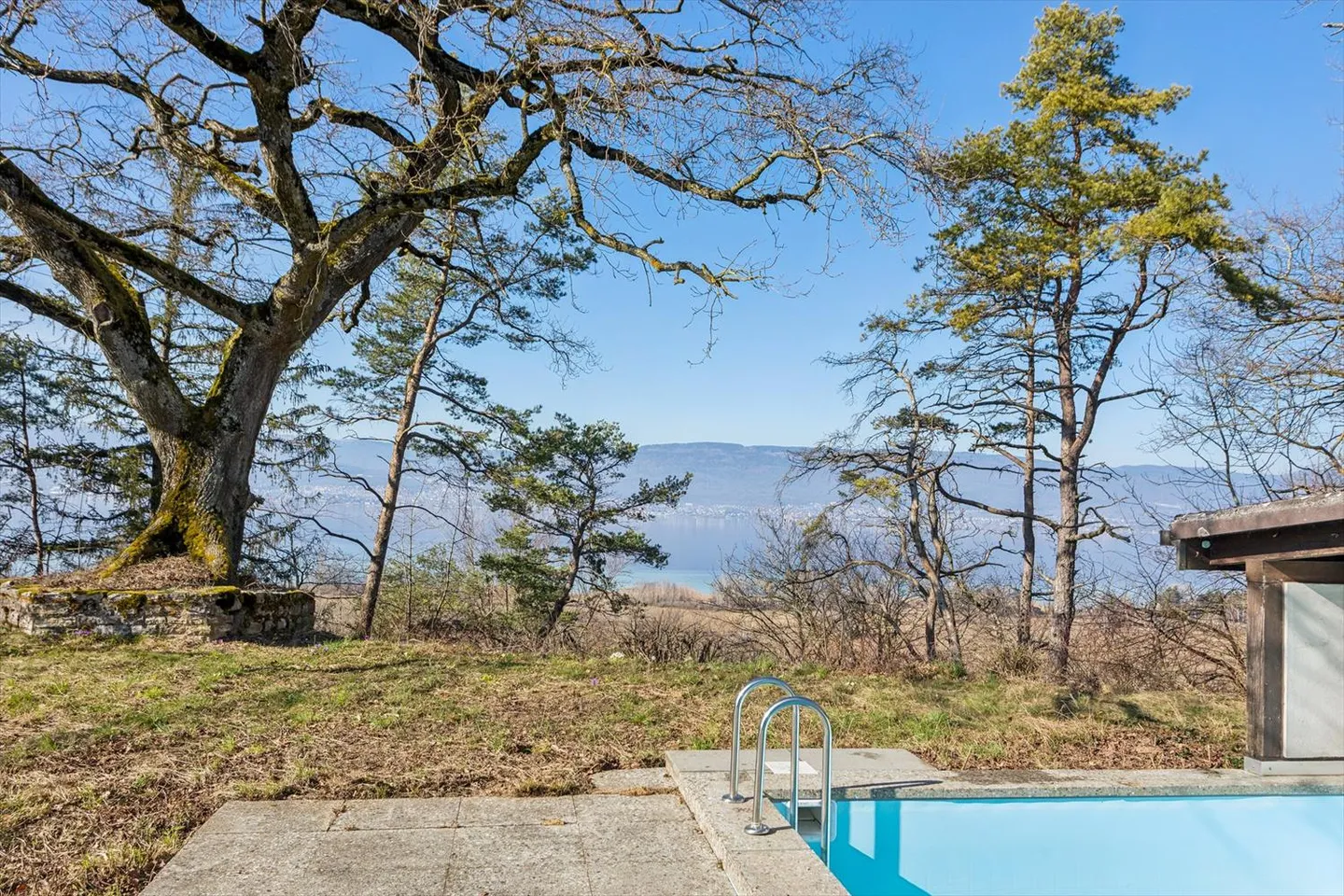 Villa avec piscine et vue sur le lac de Neuchâtel - Photo 11 sur 12