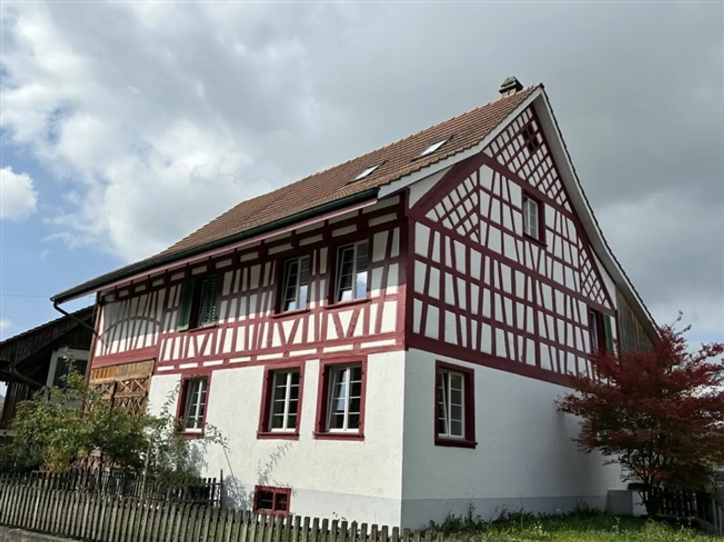 «6.5 Zimmer Bauernhaus in Rickenbach mit Scheune» - Foto 1 von 14