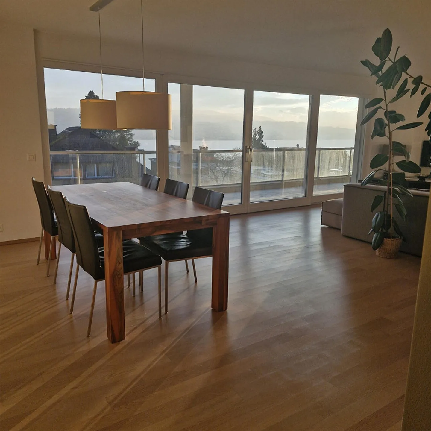 Exclusive apartment in prime location: lake view, private garden, top comfort - Photo 2 of 13