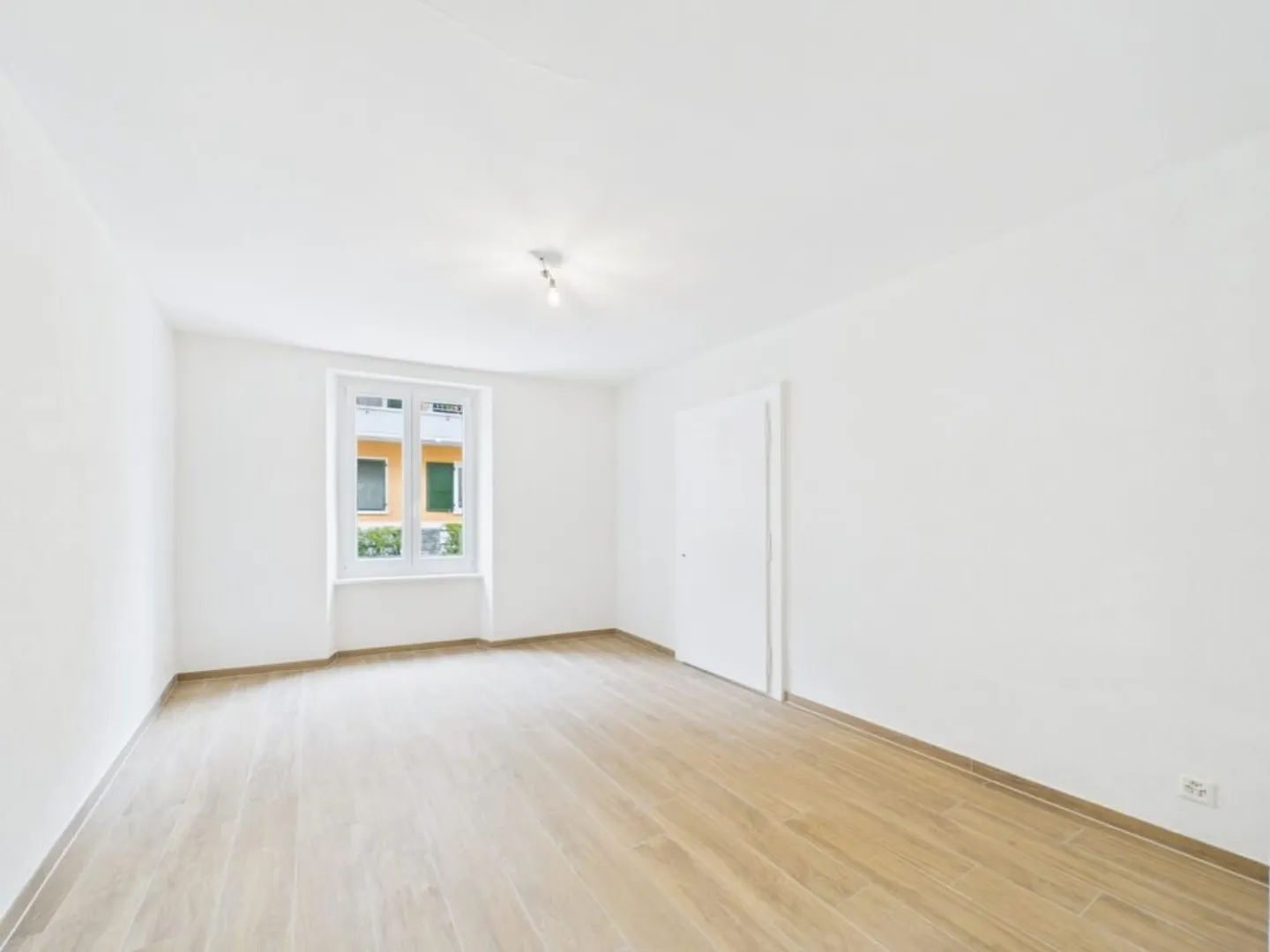 Wunderschöne 4,5 Zimmer Wohnung mit nach Süden ausgerichtetem Balkon - Foto 1 von 10
