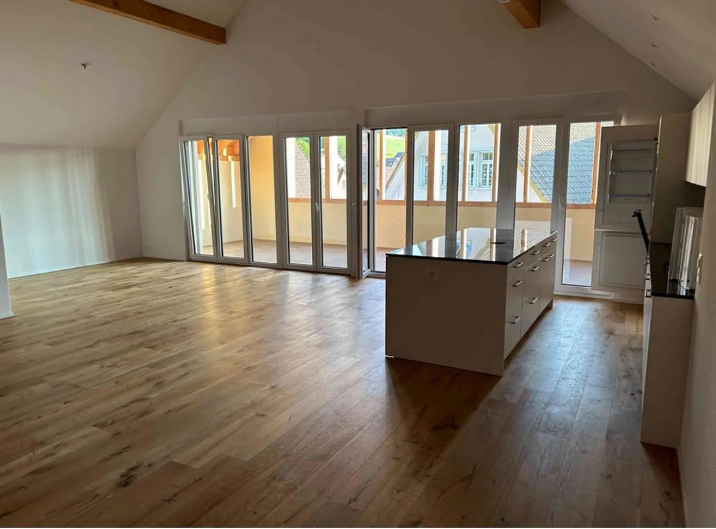 Looking for a new tenant: 2.5-room attic apartment with large balcony (Schupfart) - Photo 2 of 12