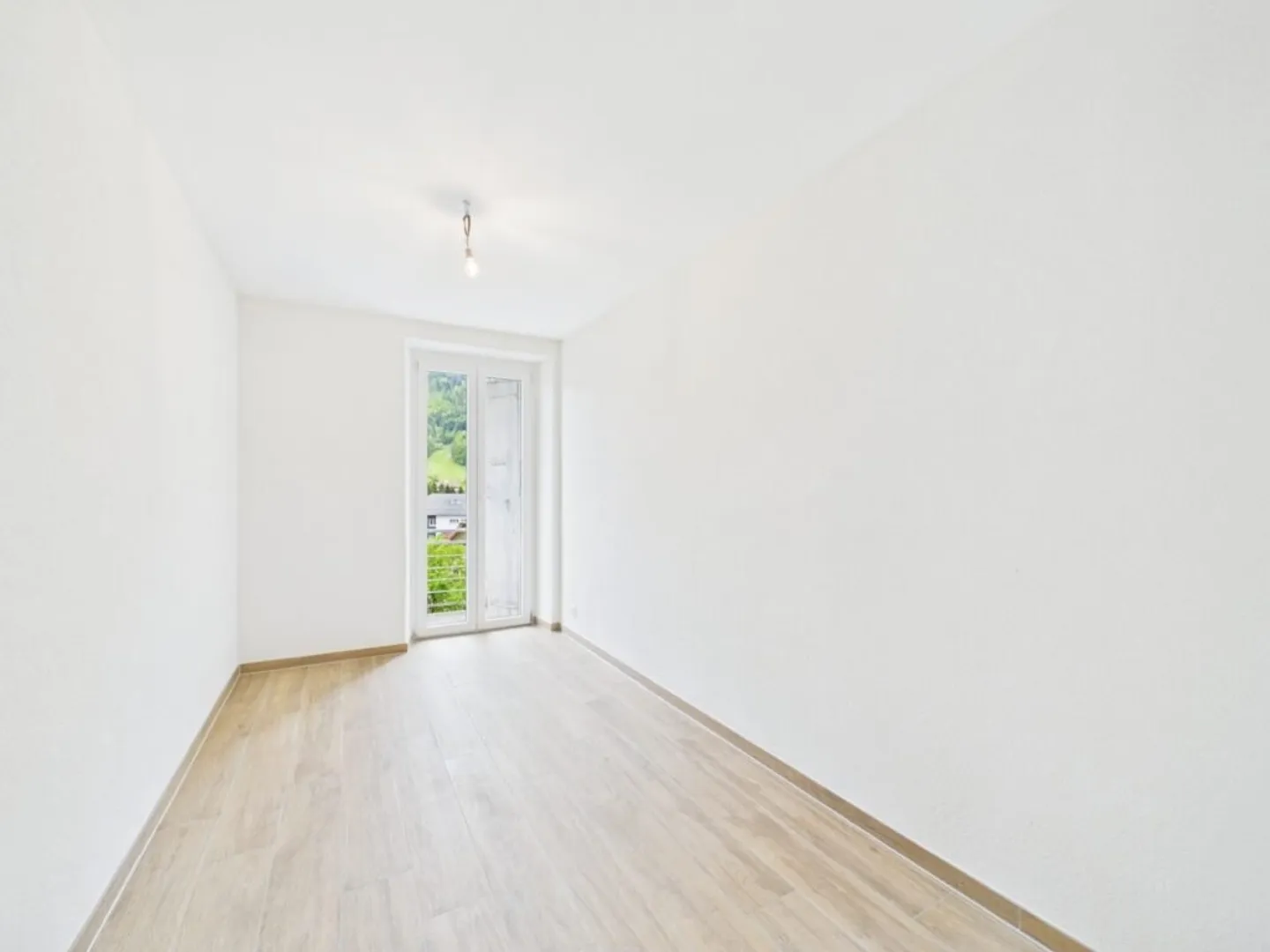 Wunderschöne 4,5 Zimmer Wohnung mit nach Süden ausgerichtetem Balkon - Foto 4 von 10