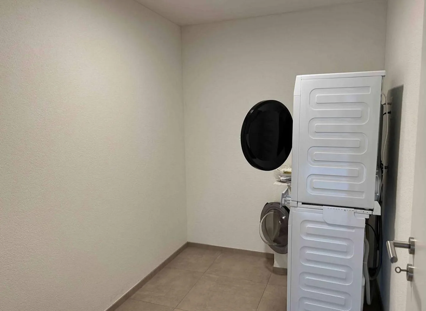 Looking for a new tenant: 2.5-room attic apartment with large balcony (Schupfart) - Photo 10 of 12