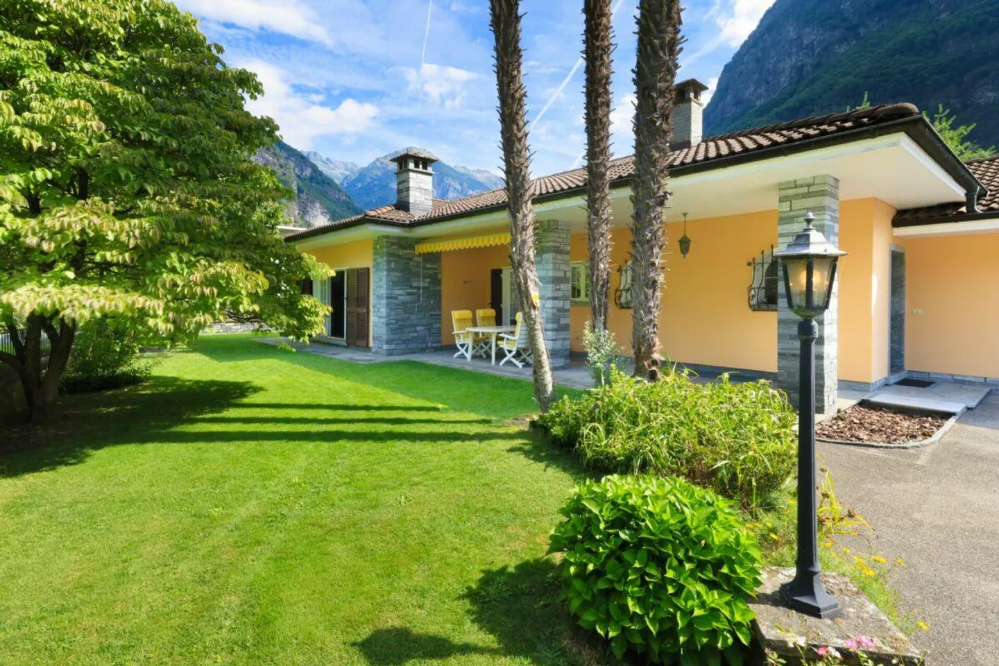 CEVIO - Enchanting house immersed in greenery - Photo 16 of 20