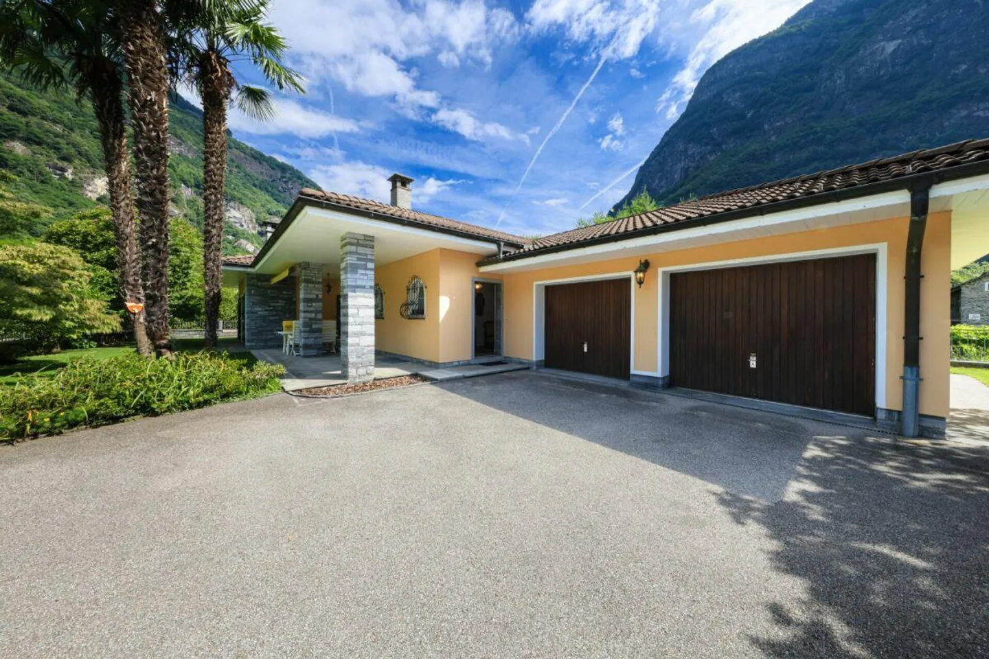 CEVIO - Enchanting house immersed in greenery - Photo 17 of 20