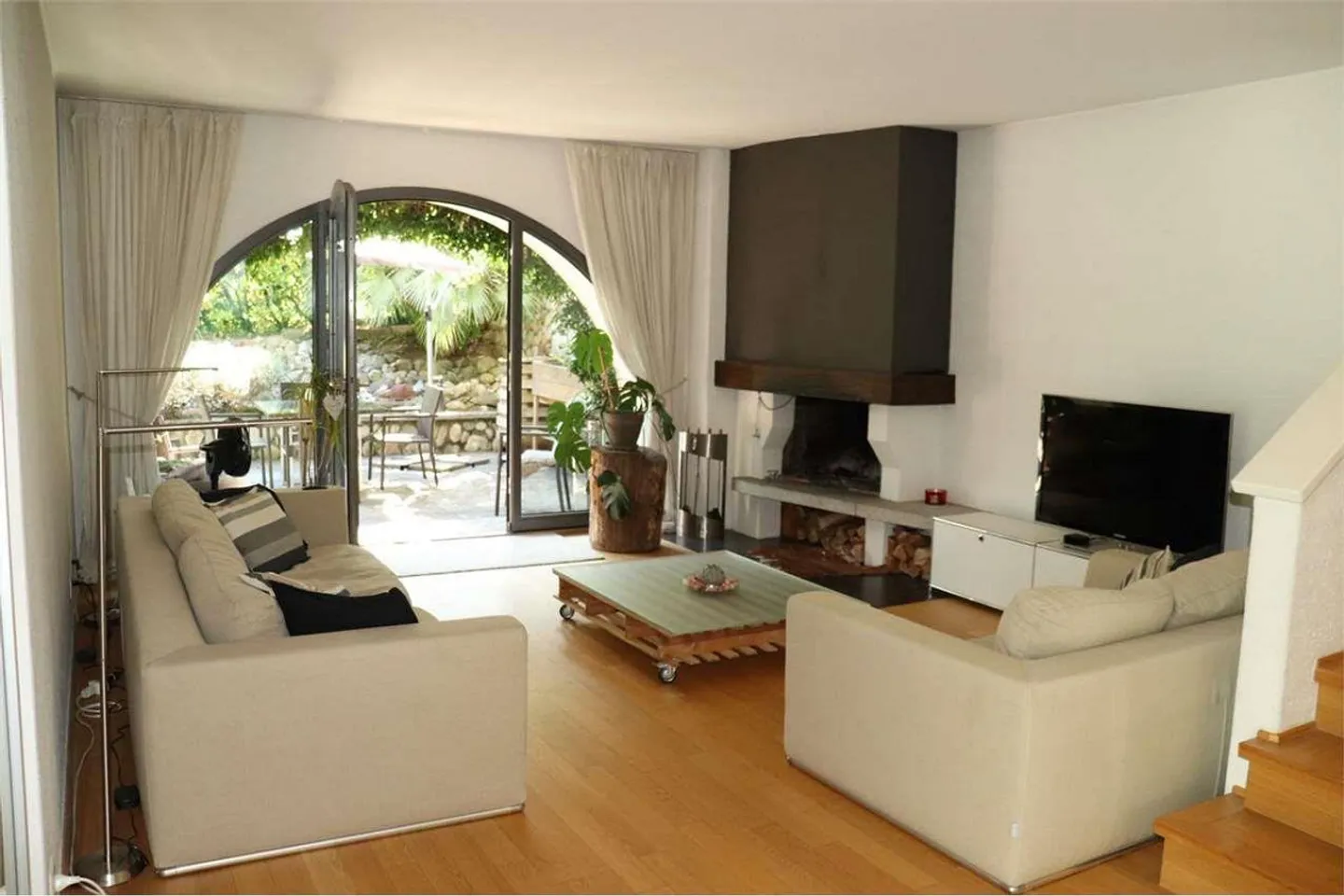 RIVA SAN VITALE : BELLE MAISON 5.5 CHAMBRES AVEC JARDIN - Photo 3 sur 13