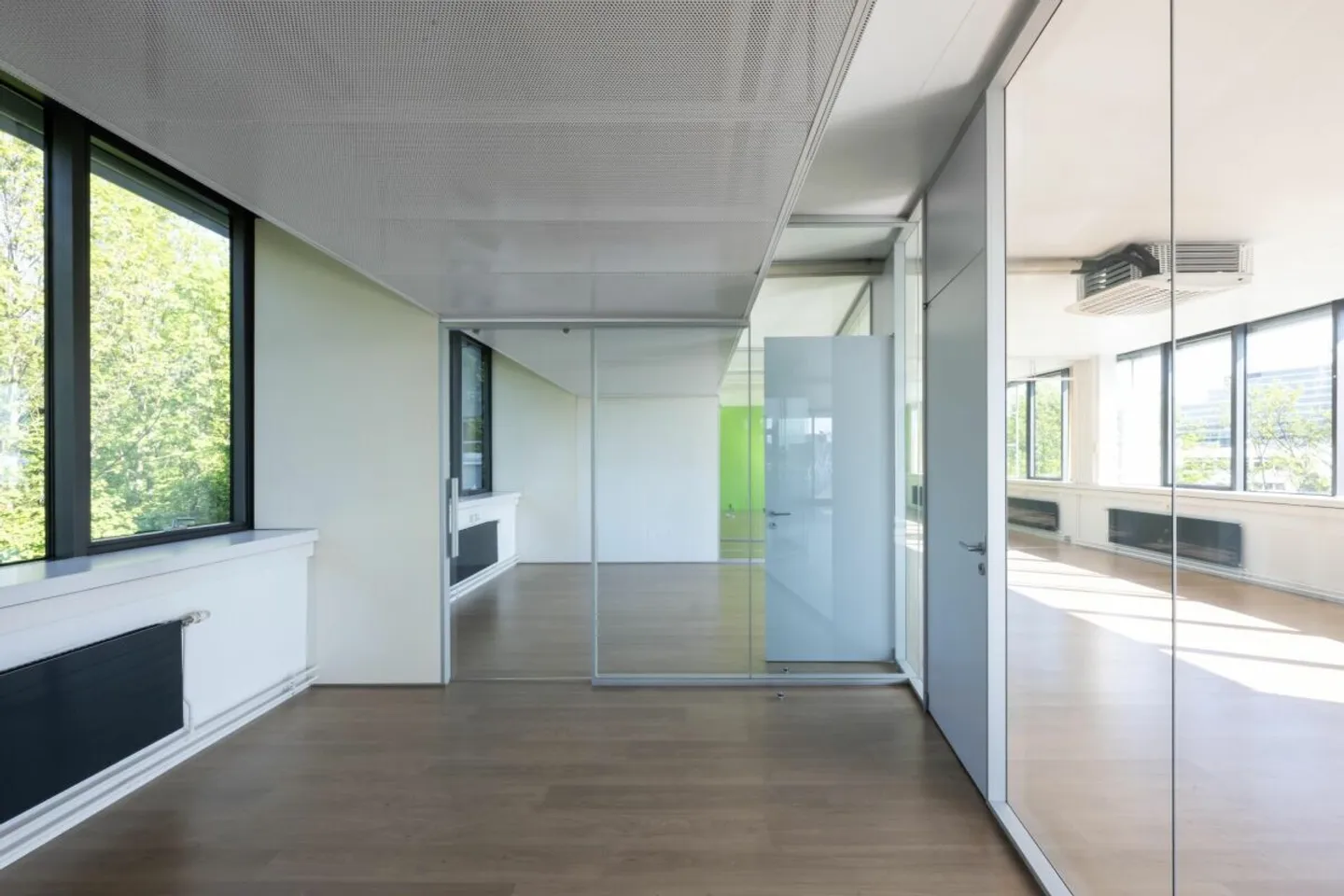 Magnificent furnished offices of 270 m2 with terrace, for rent in Crissier - Photo 3 of 9