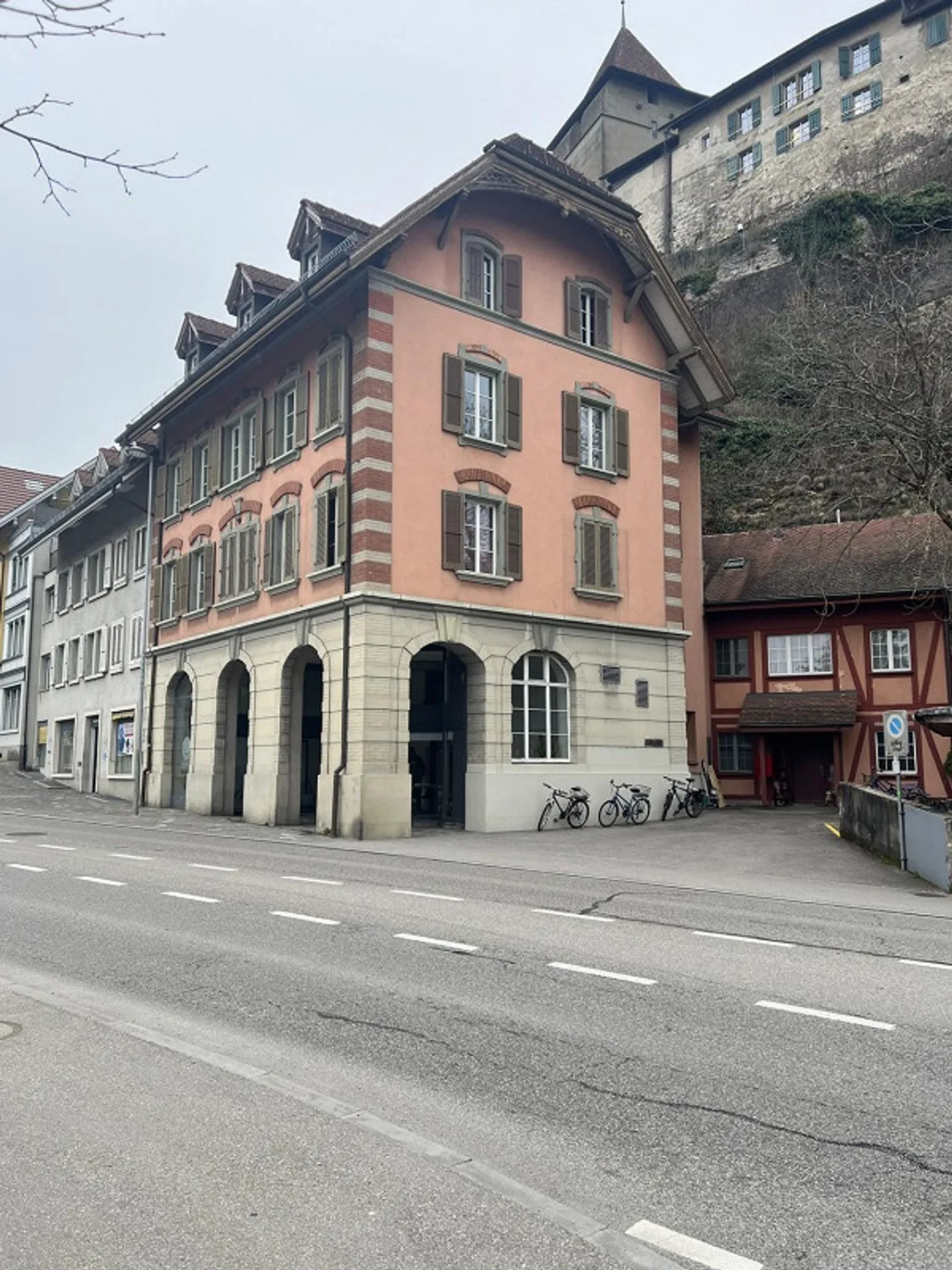 Appartement central de 3,5 pièces avec terrasse à louer à Burgdorf - Photo 1 sur 10