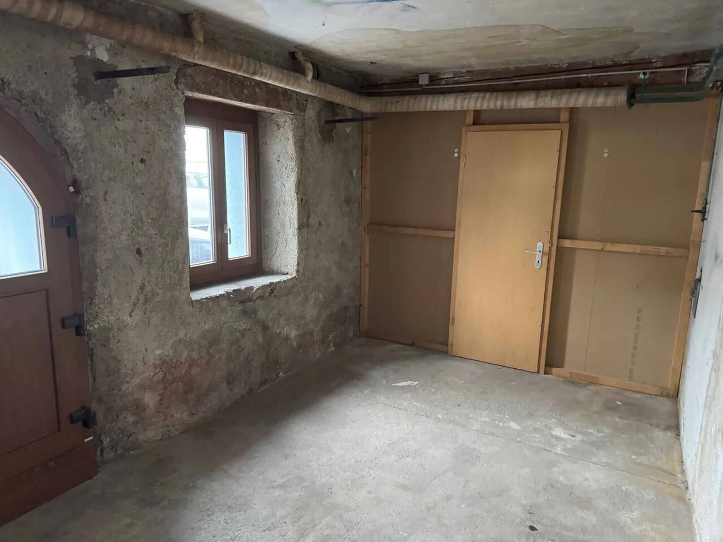 Lager mit Parkplatz - Foto 3 von 3