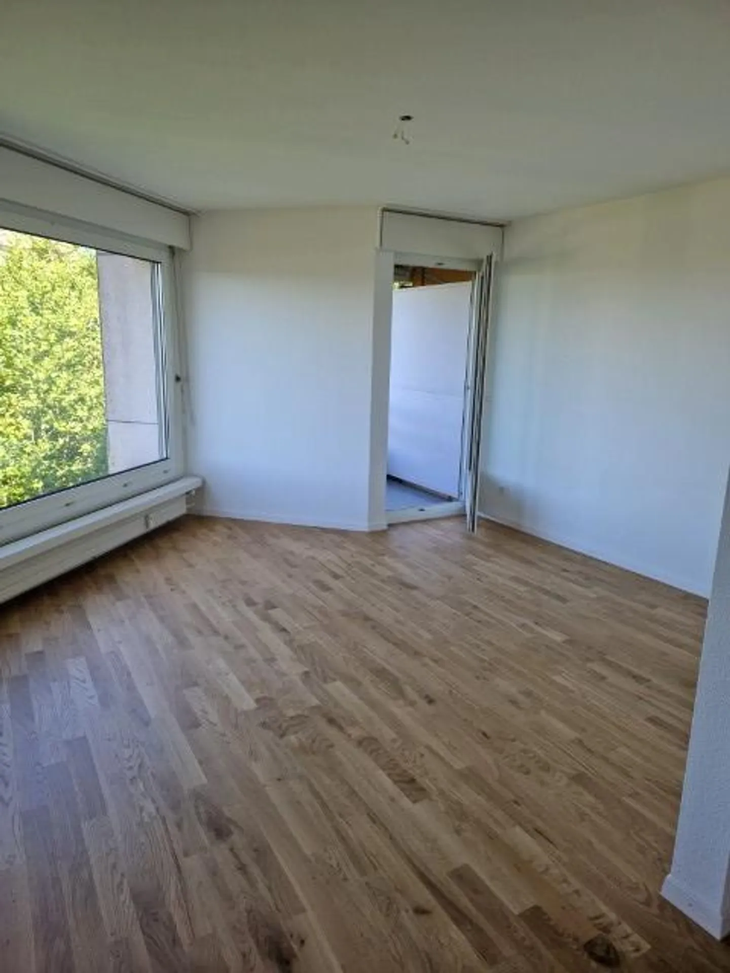 Bright 2-room apartment on the 4th floor in a quiet, city-close location - Photo 5 of 7