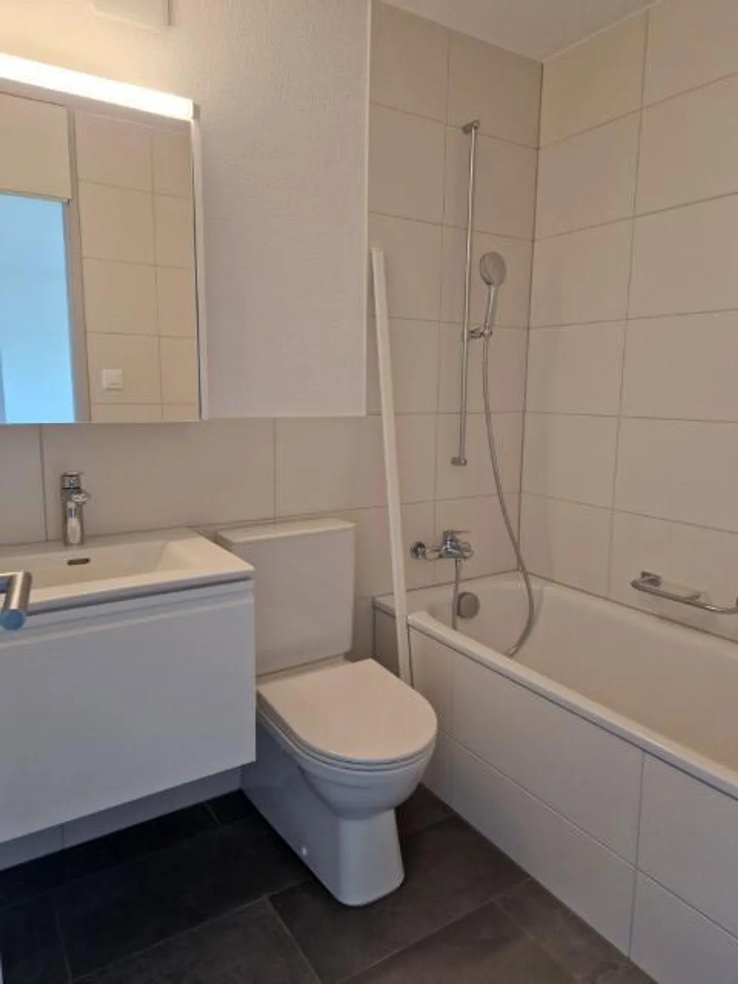 Bright 2-room apartment on the 4th floor in a quiet, city-close location - Photo 2 of 7
