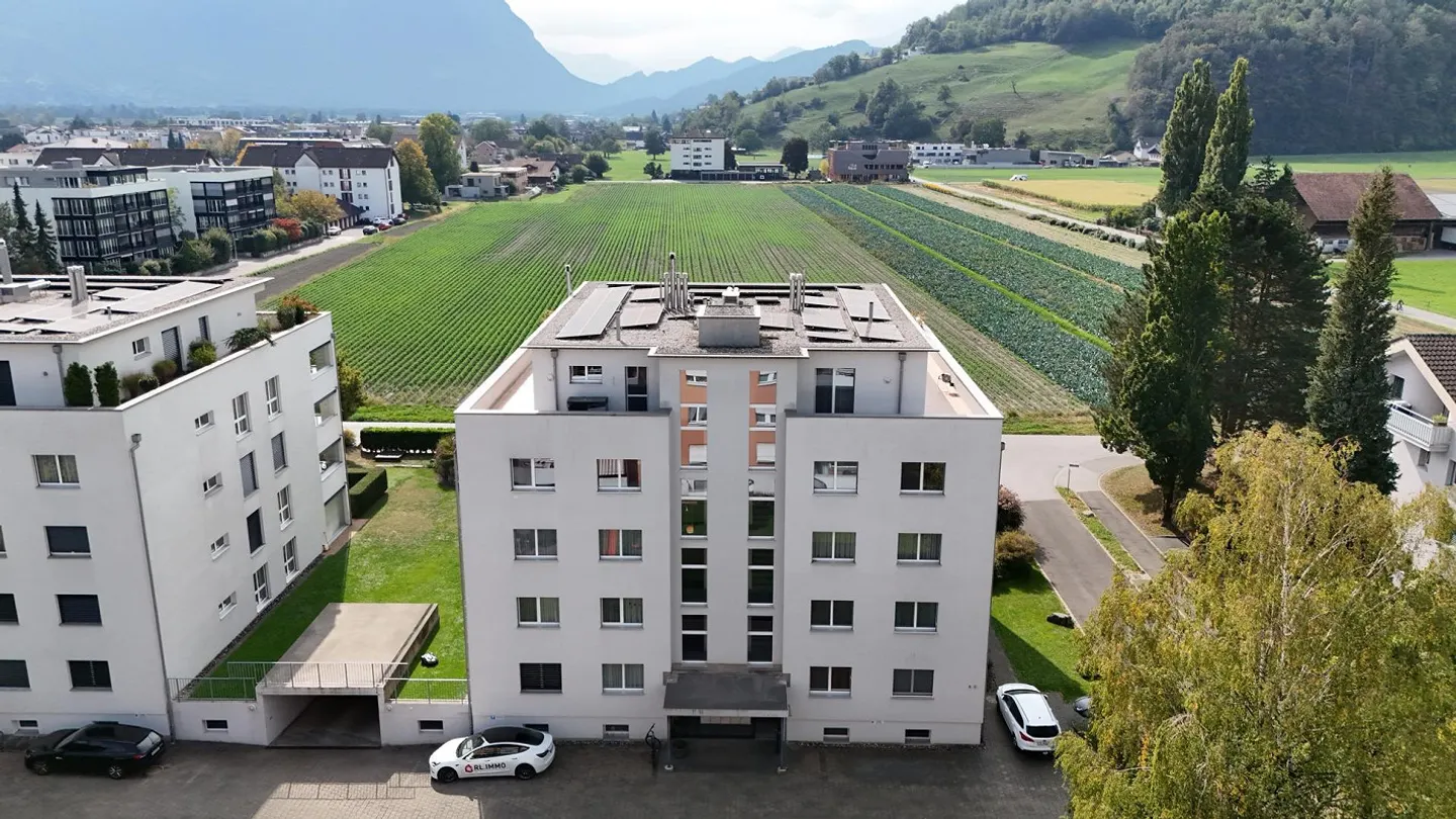 Grosszügige Wohnung mit Bergblick - Foto 3 von 17