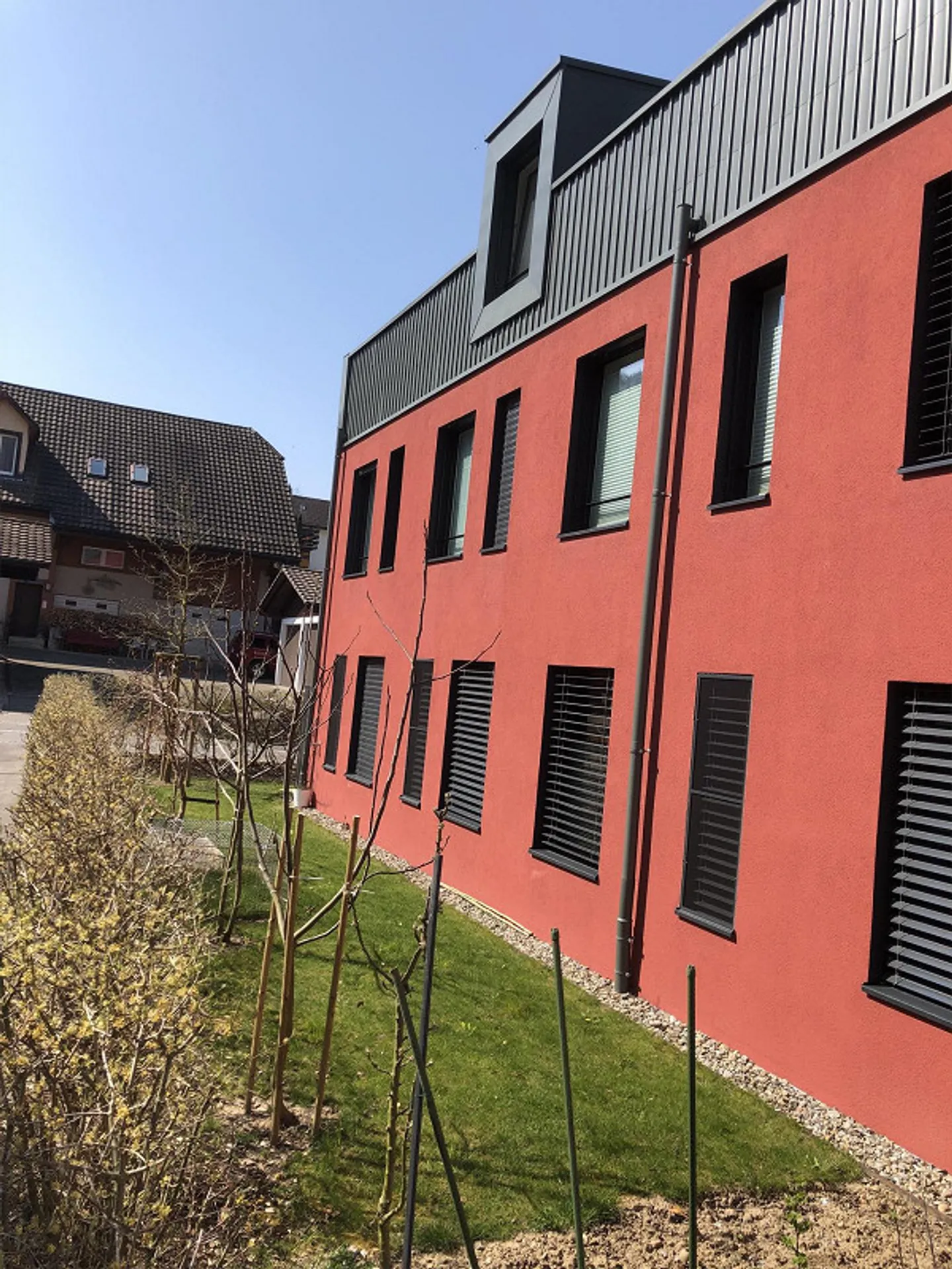Appartamento giardino di 3,5 stanze di alta qualità con giardino privato spazioso. - Foto 11 di 12