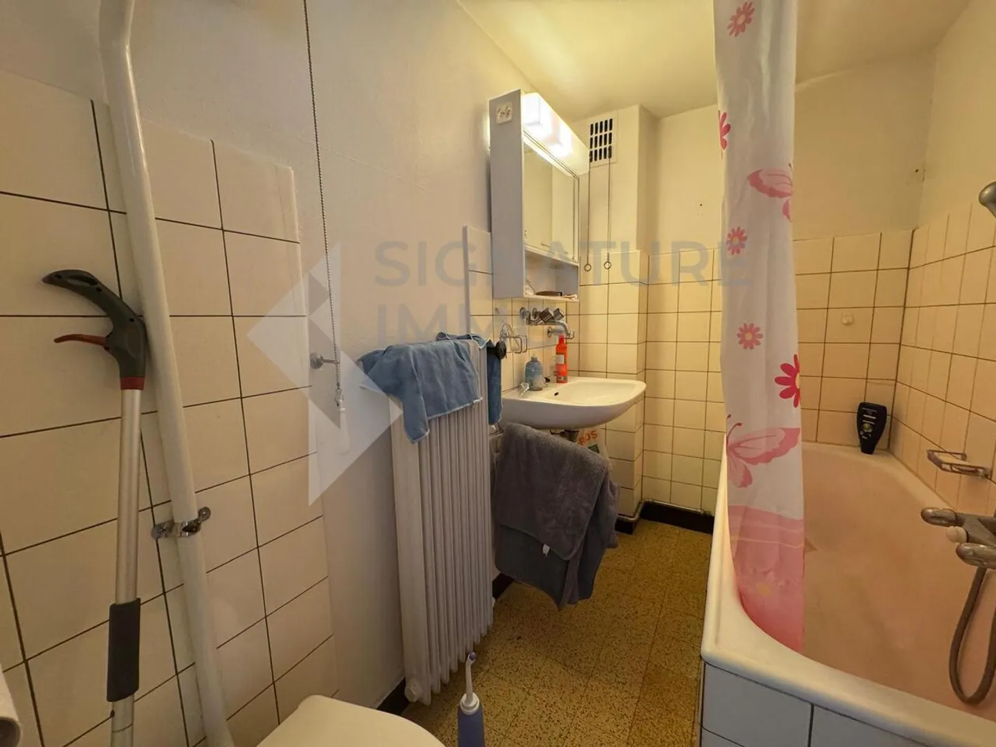 Zu verkaufen: Dachgeschosswohnung 1,5 Zimmer mit Potenzial 3,5 Zimmer in Bulle - Foto 4 von 8