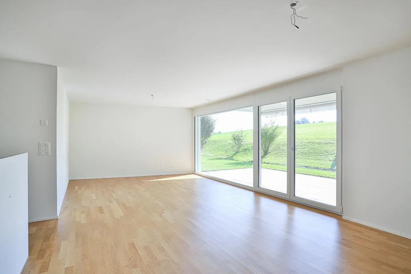 APPARTAMENTO SPAZIOSO con vista sul verde - Foto 4 di 12