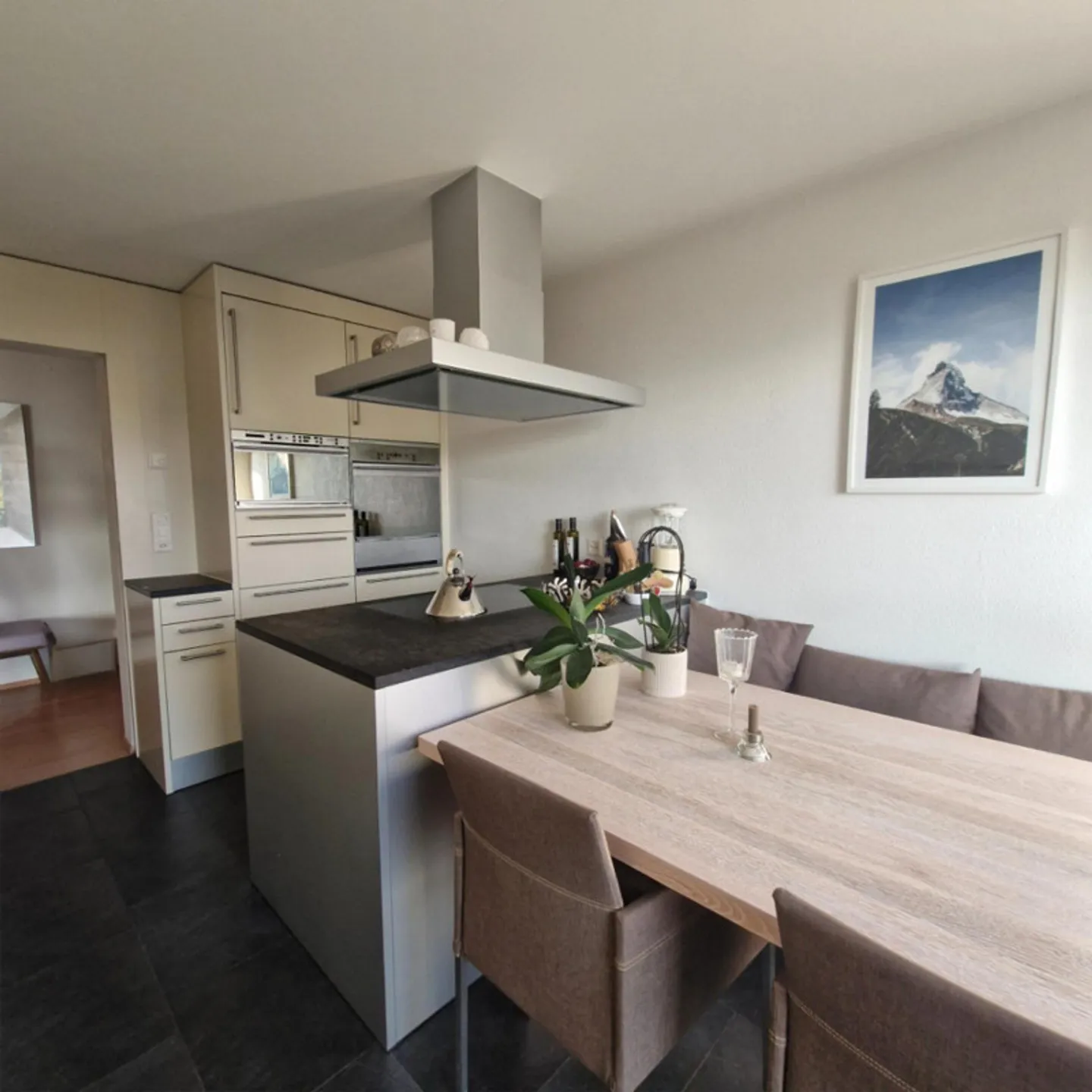 Exclusive apartment in prime location: lake view, private garden, top comfort - Photo 5 of 13