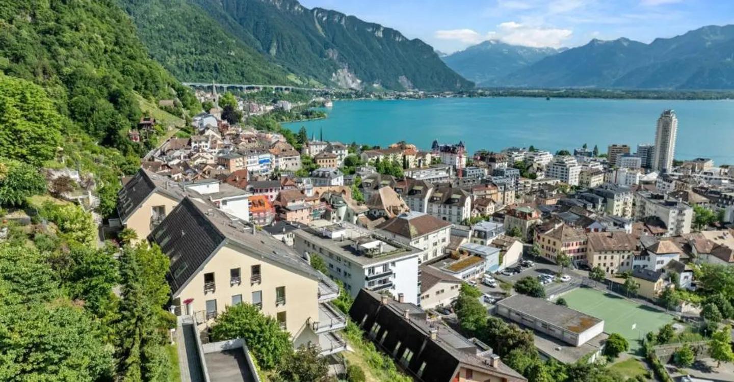 Superbo appartamento con vista panoramica situato a Montreux - Foto 2 di 12