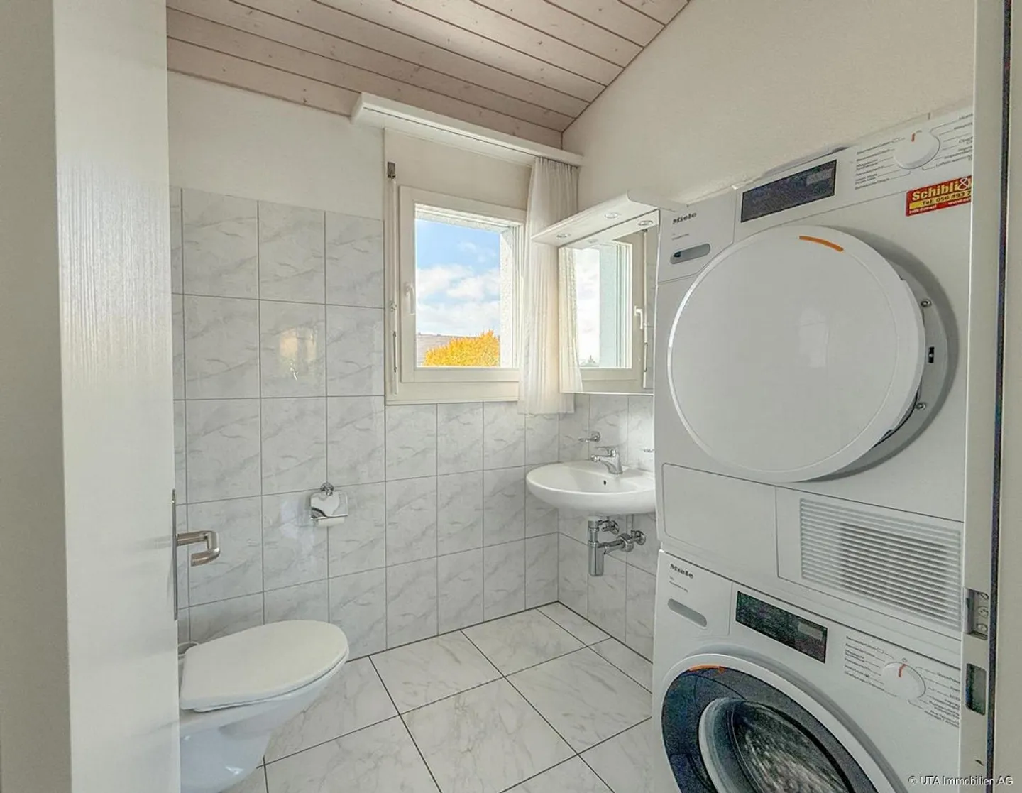 Penthouse apartment in the center of Fislisbach - Photo 8 of 13