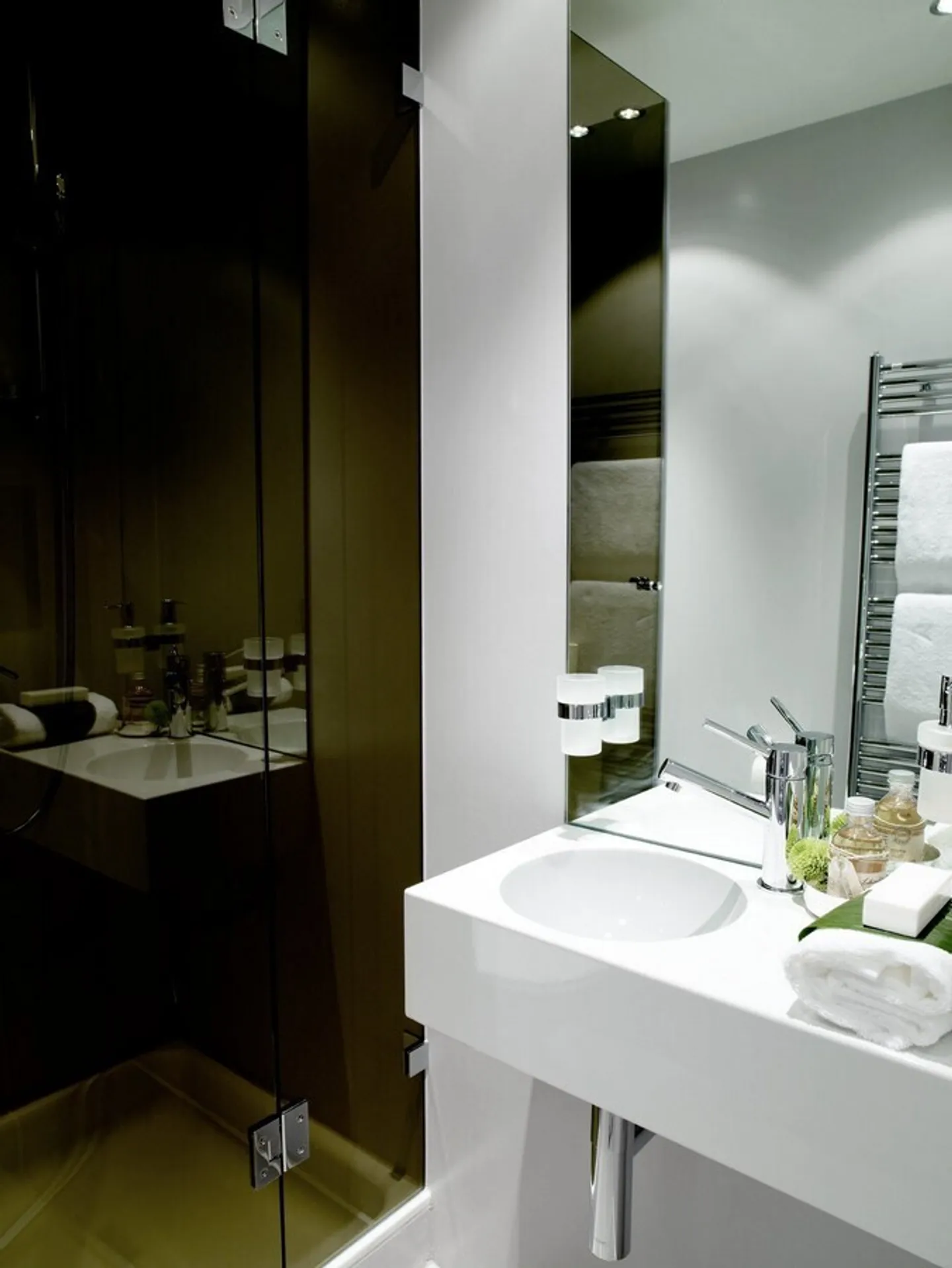 Spacious Apartment with Balcony - Photo 5 of 5