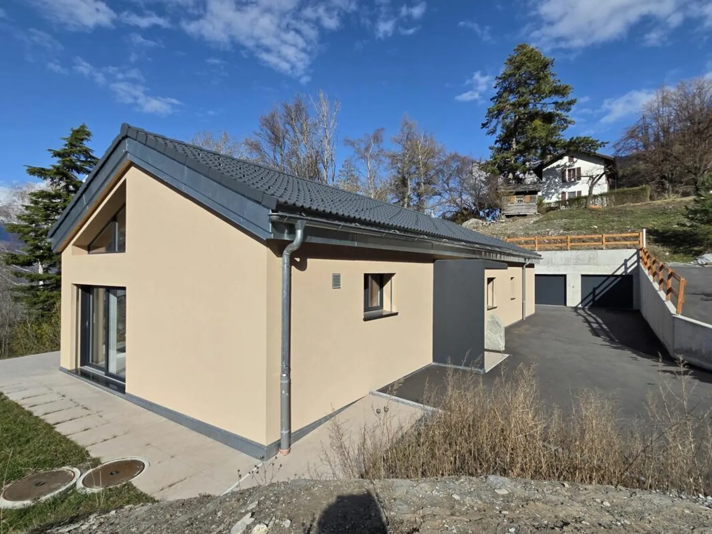 3.5-Zimmer-Einfamilienhaus mit Terrasse und Garage - Foto 1 von 11