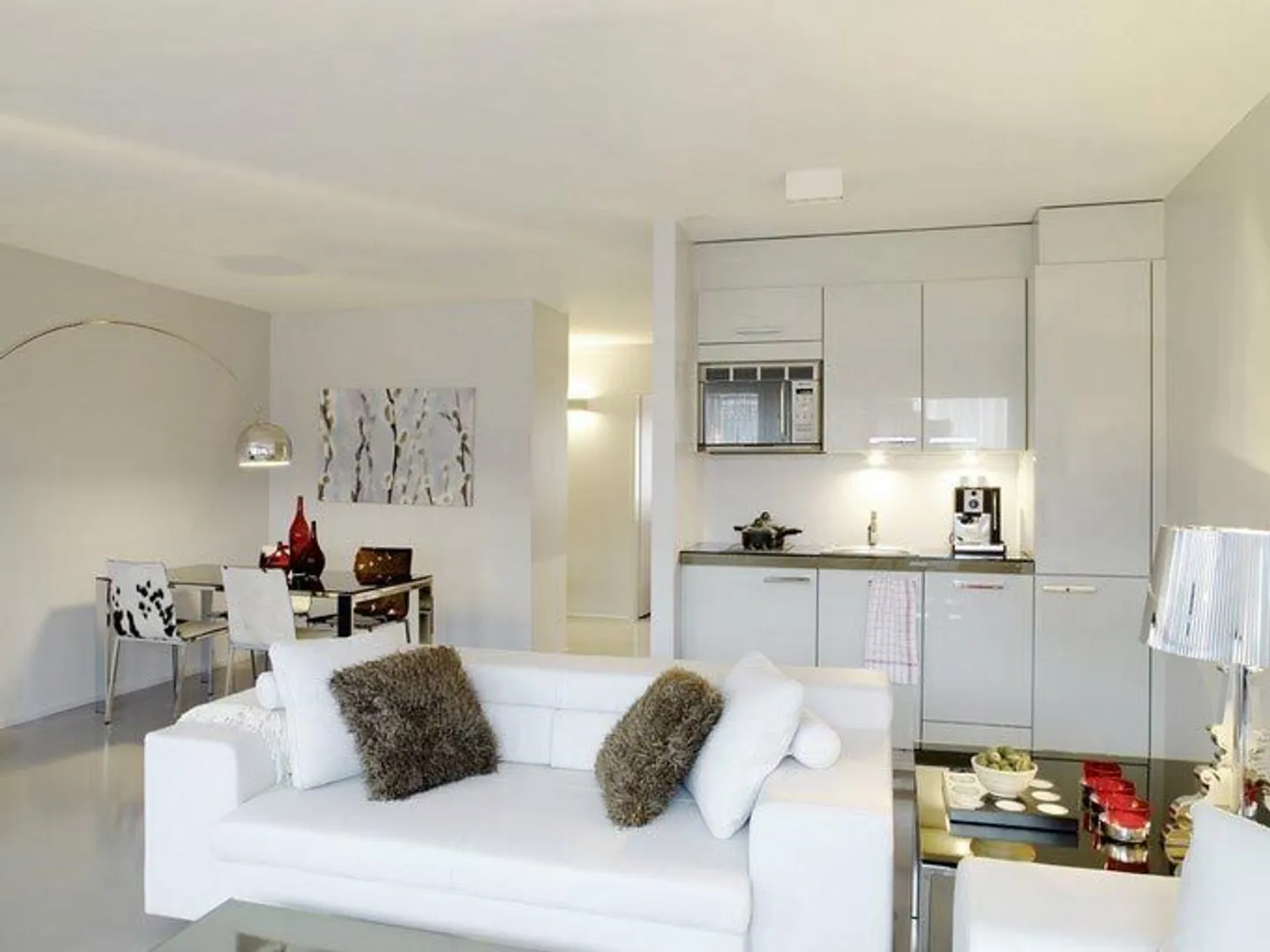 Spacious Apartment with Balcony - Photo 2 of 5