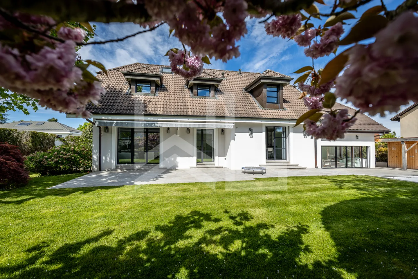 Villa di Charme con piscina a due passi dal lago - Foto 1 di 11