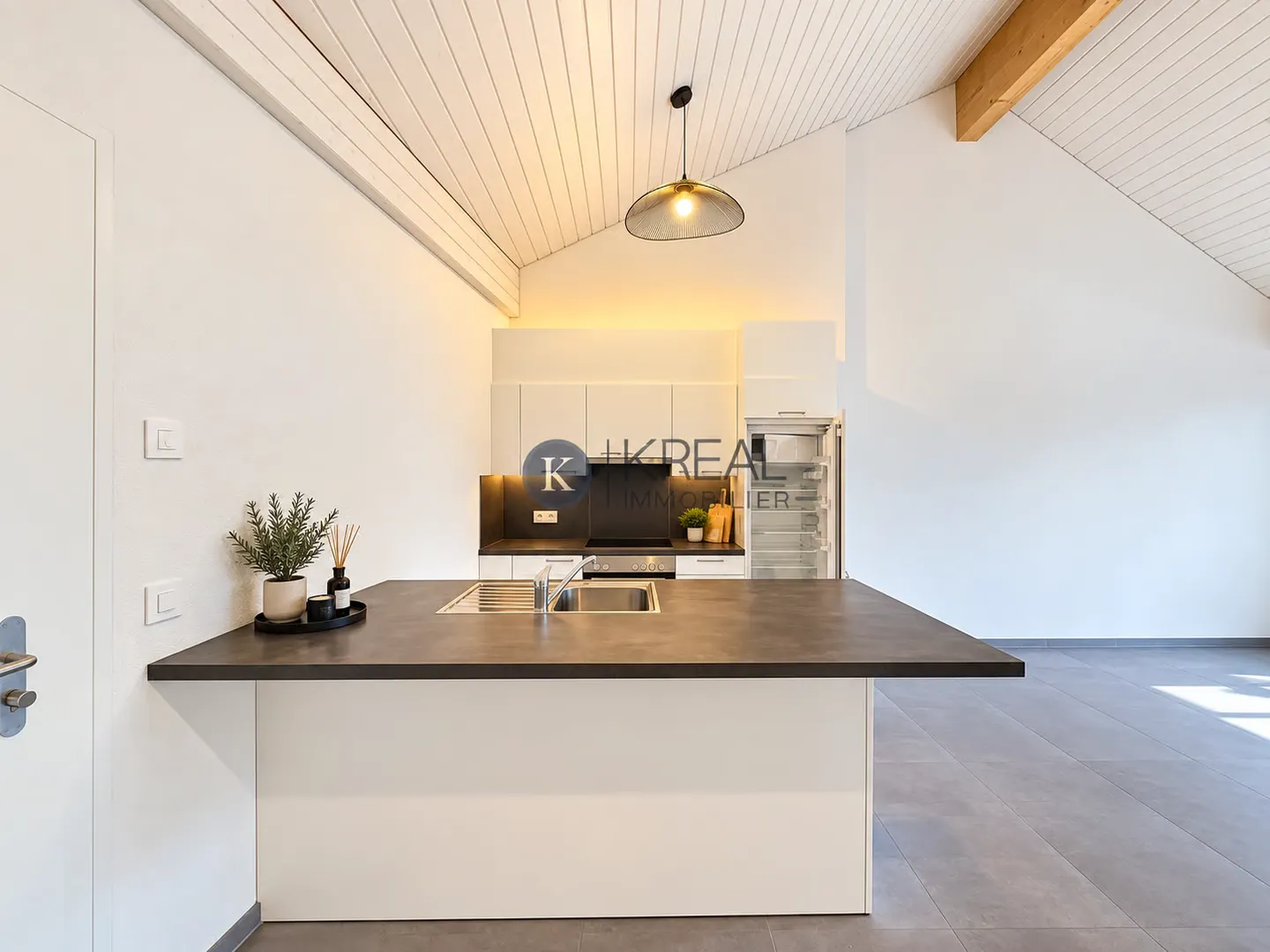 Schöne 2,5-Zimmer-Wohnung im obersten Stock eines neuen Eigentumswohnhauses - Foto 3 von 7