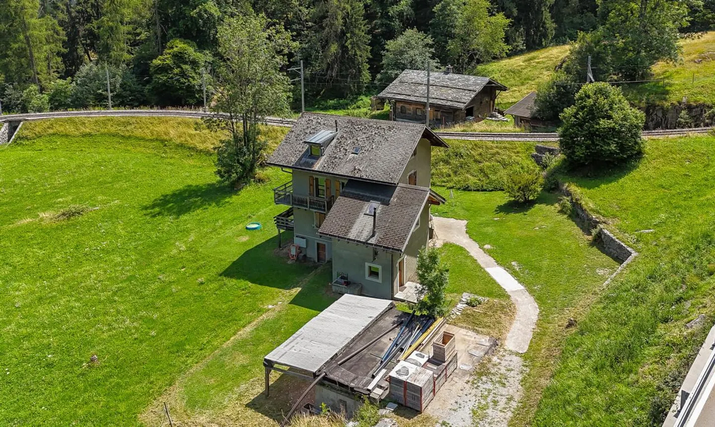 Esclusività: Casa familiare con 2 appartamenti e uno studio a Salvan - Foto 12 di 13