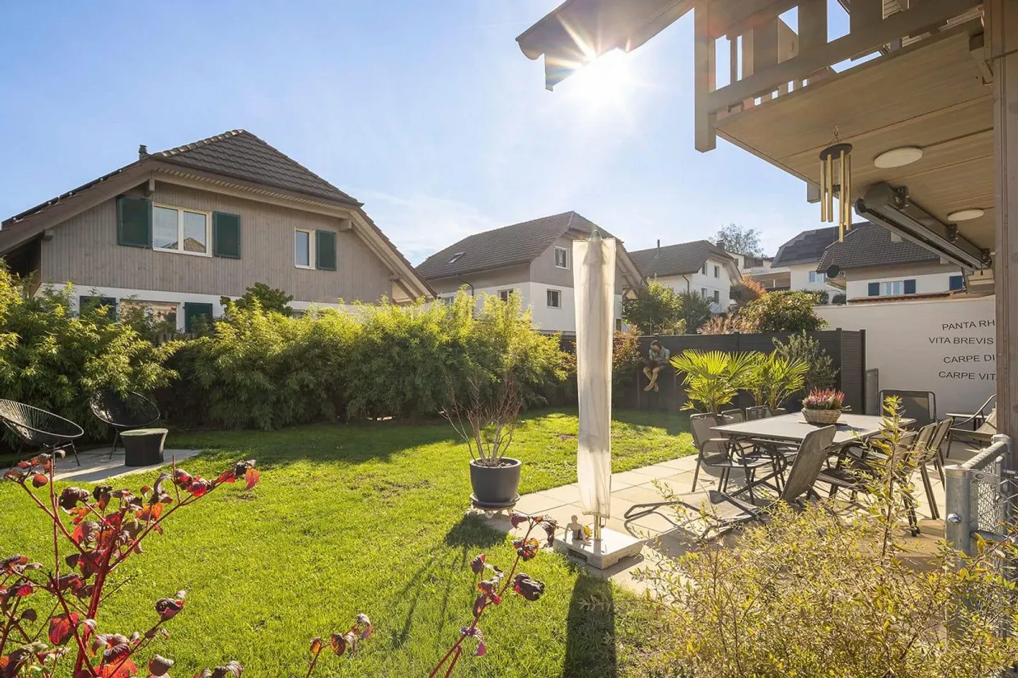 Bijou bien entretenu avec beaucoup d'espace, d'opportunités et un jardin de rêve - Photo 2 sur 13