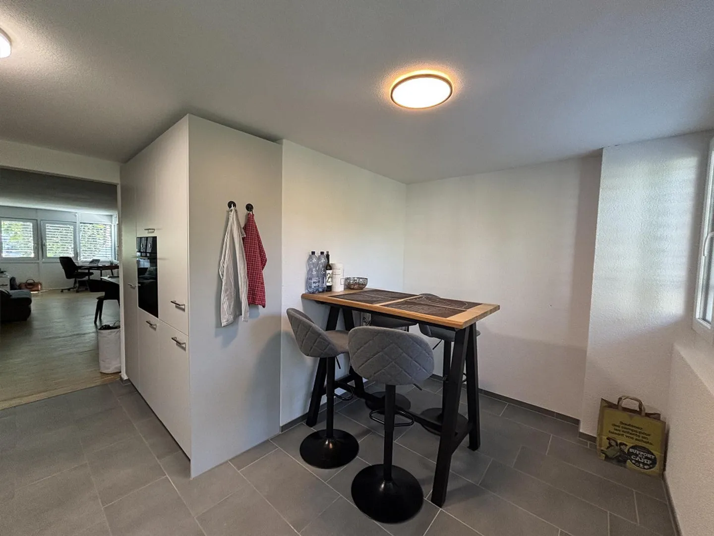 Appartement lumineux et rénové de 4,5 pièces au 1er étage - Photo 2 sur 12