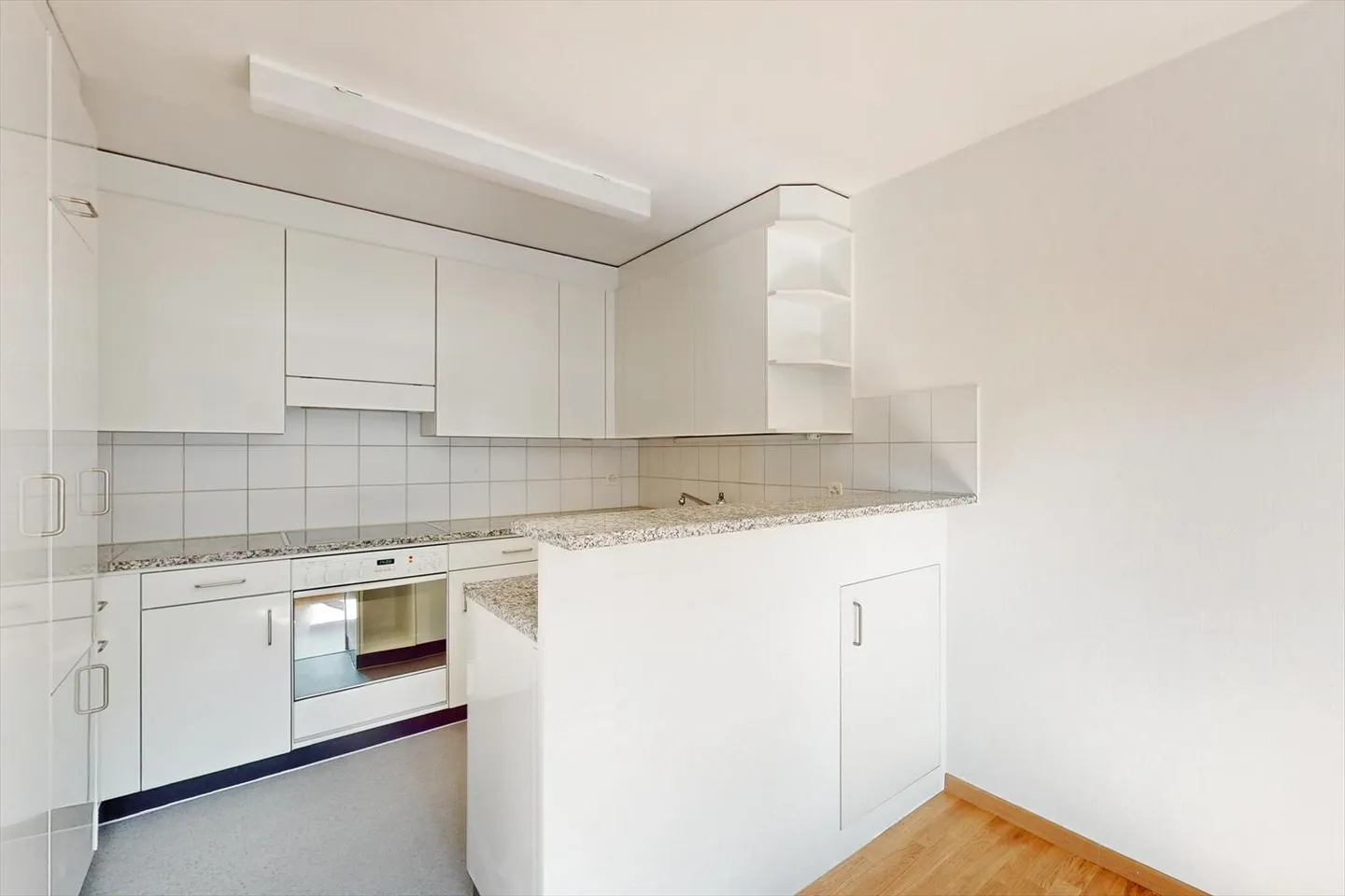 Apartment for rent - Photo 3 of 11