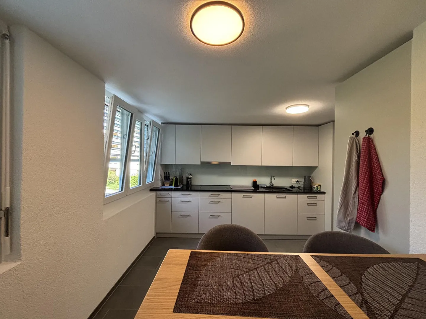 Appartement lumineux et rénové de 4,5 pièces au 1er étage - Photo 3 sur 12