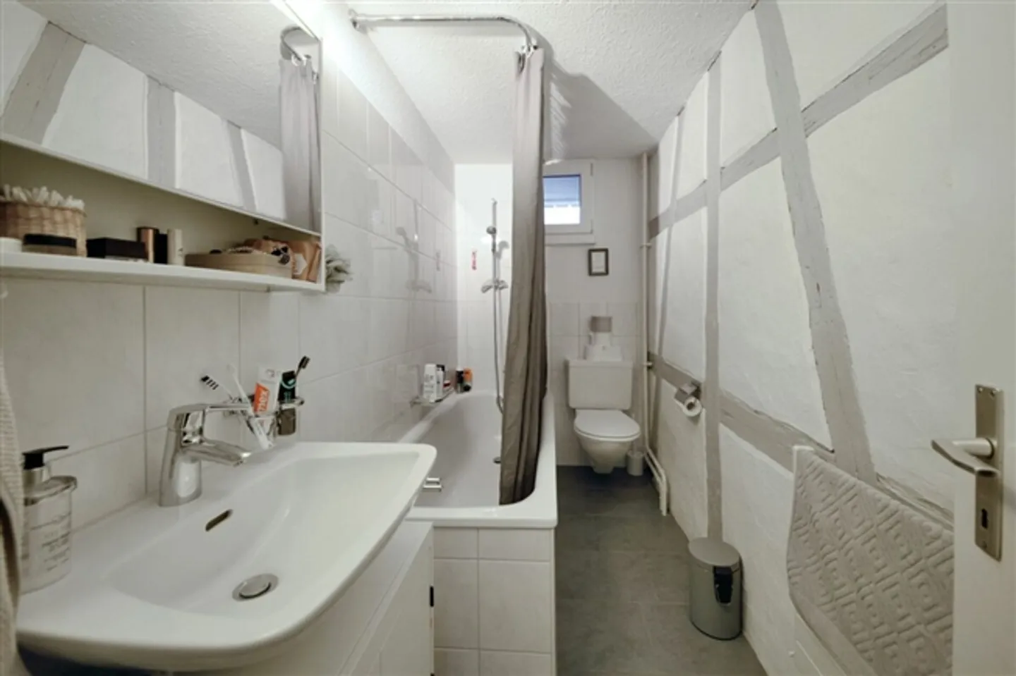 Living in a former farmhouse - Photo 4 of 10