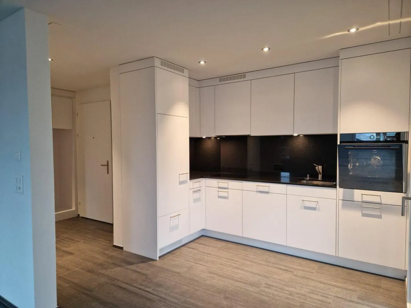 Modern 2.5-room apartment in the picturesque village of Seewis - Photo 3 of 10