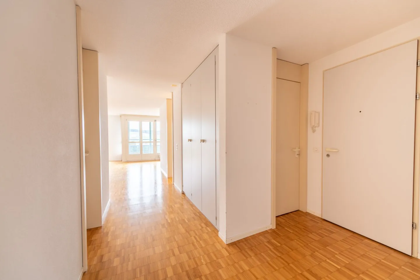 Charming 2.5-room apartment with cozy veranda - Photo 6 of 16